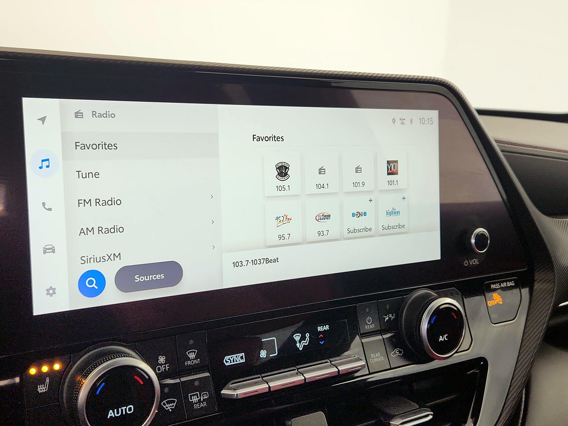 Thumbnail: 2023 Toyota Highlander - 15