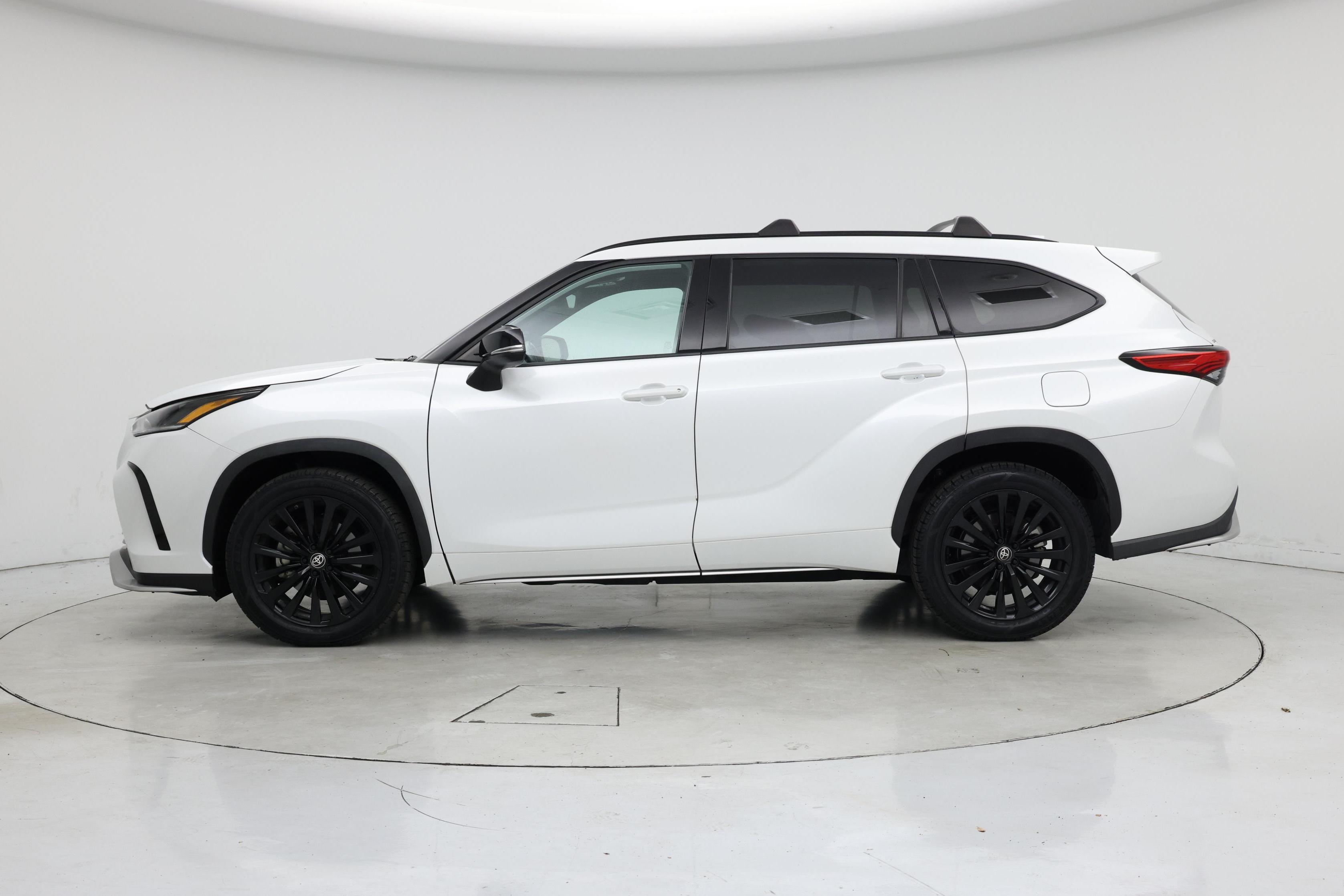 Thumbnail: 2023 Toyota Highlander - 3