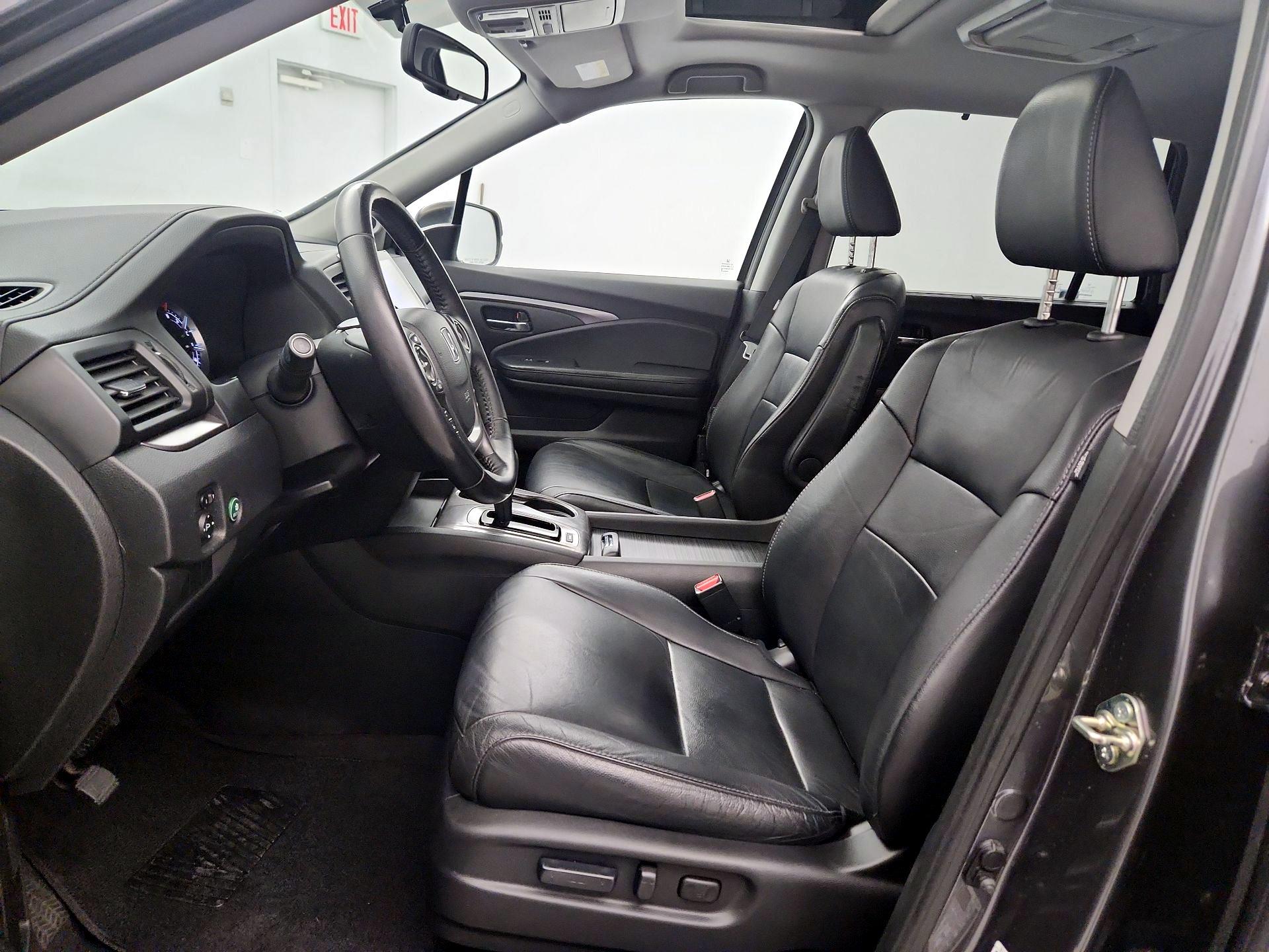 Thumbnail: 2017 Honda Pilot - 11