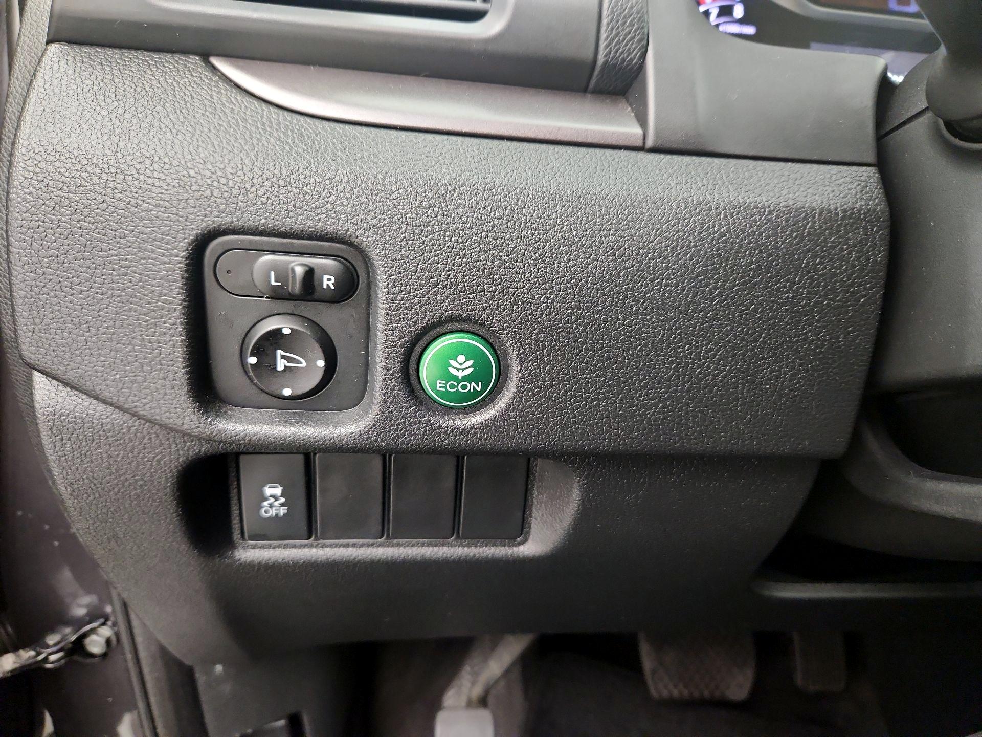 Thumbnail: 2017 Honda Pilot - 13