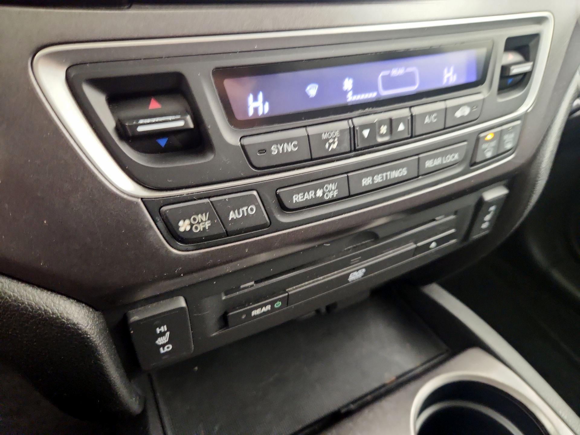 Thumbnail: 2017 Honda Pilot - 16