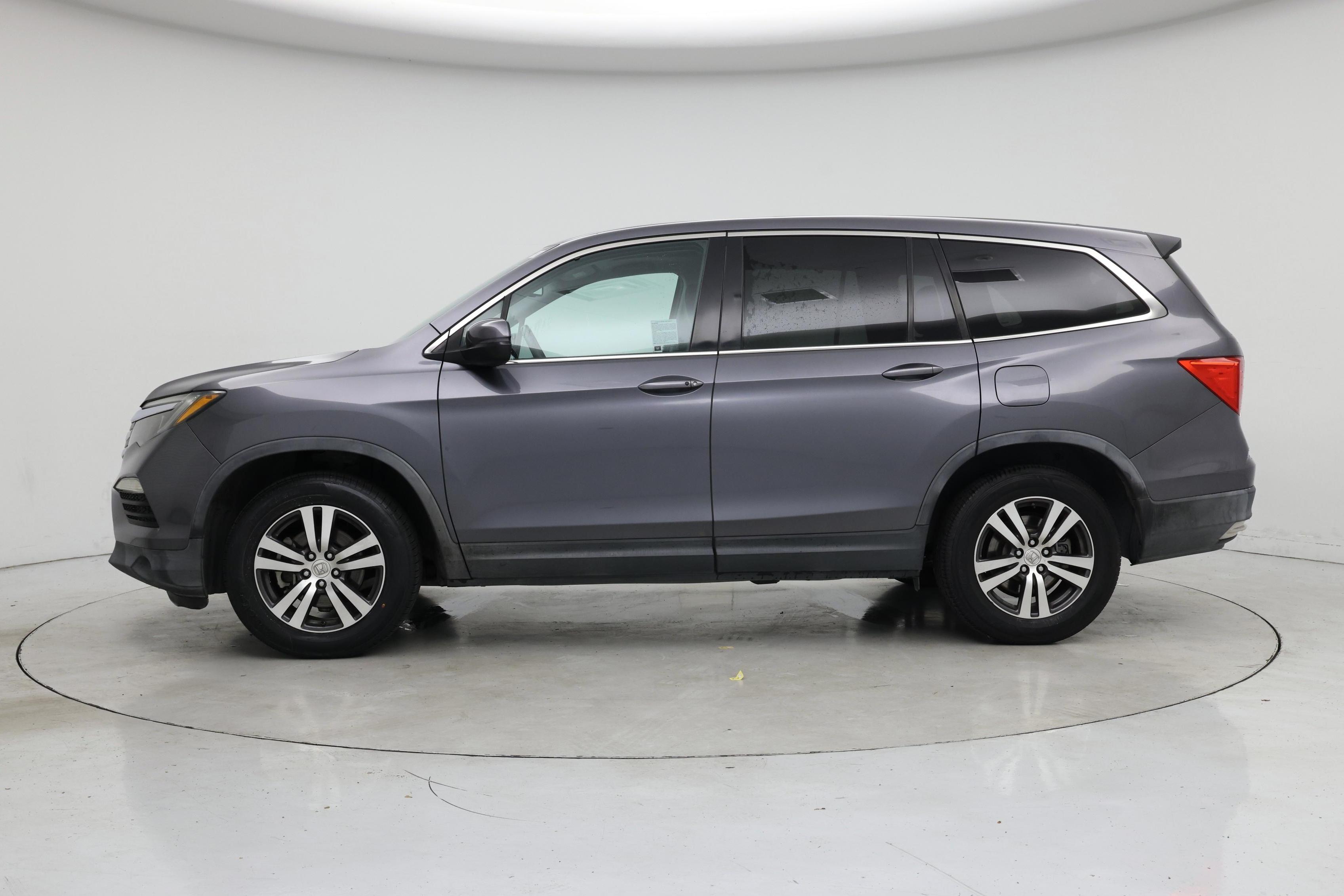 Thumbnail: 2017 Honda Pilot - 3