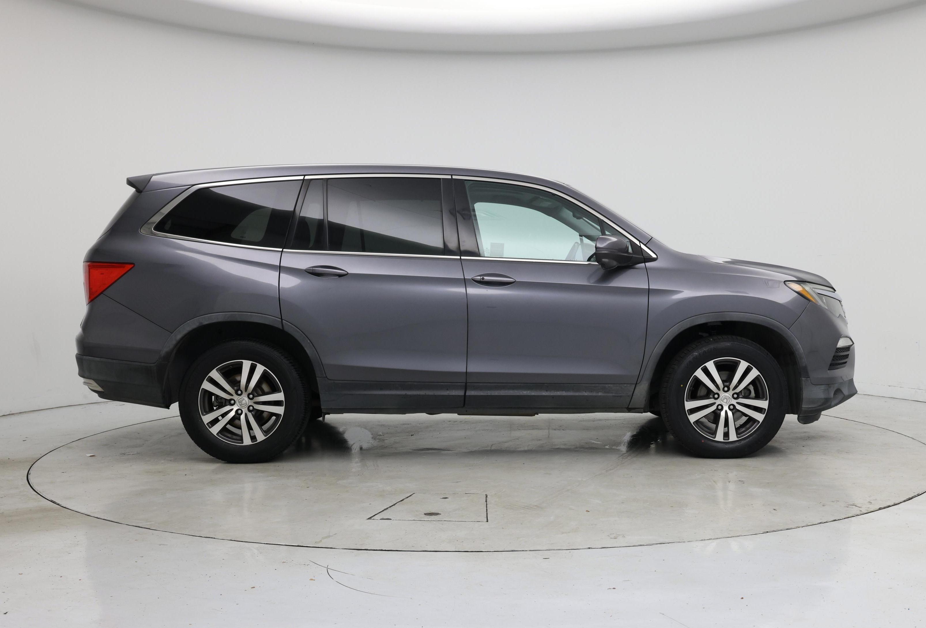 Thumbnail: 2017 Honda Pilot - 7