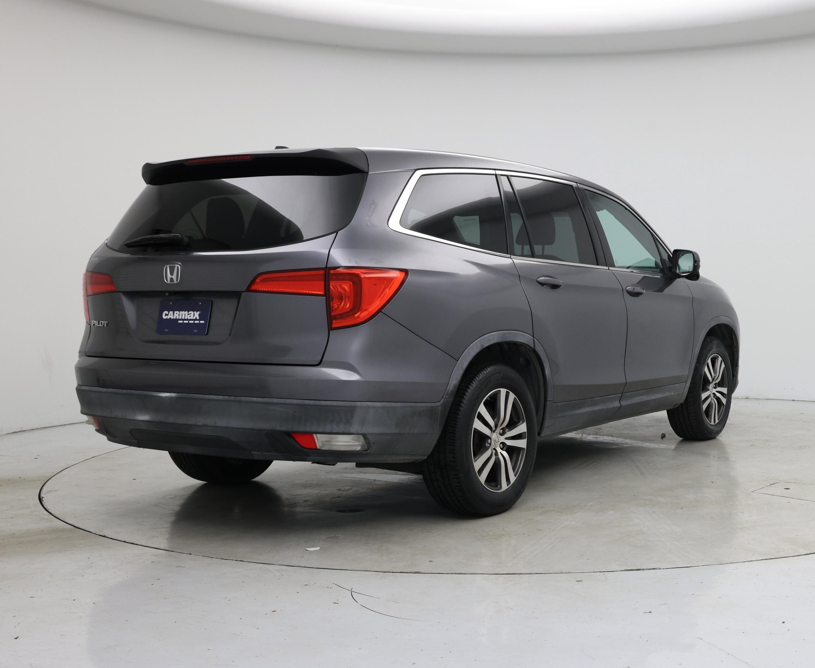 Thumbnail: 2017 Honda Pilot - 8