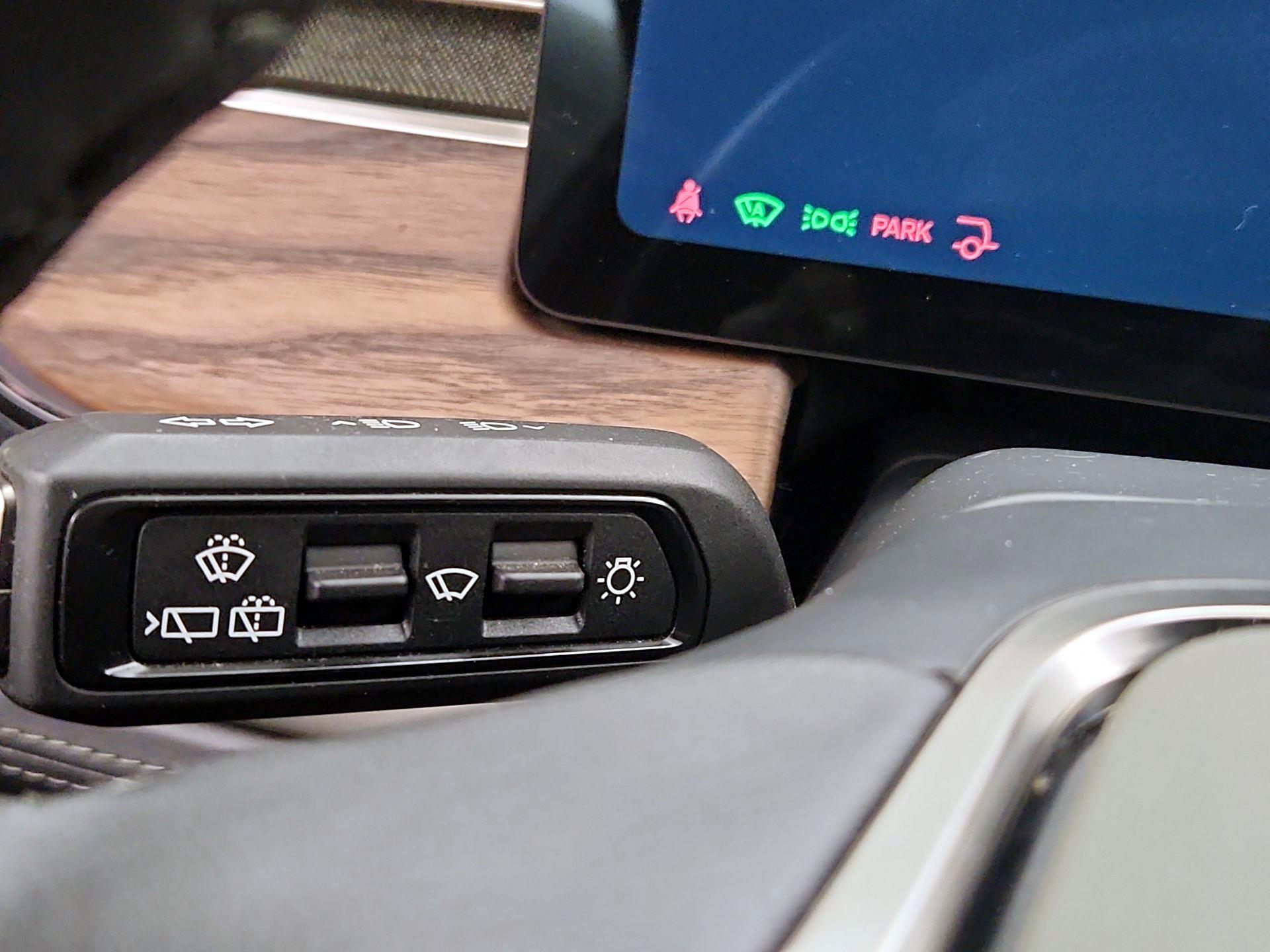 Thumbnail: 2023 Rivian R1S - 13