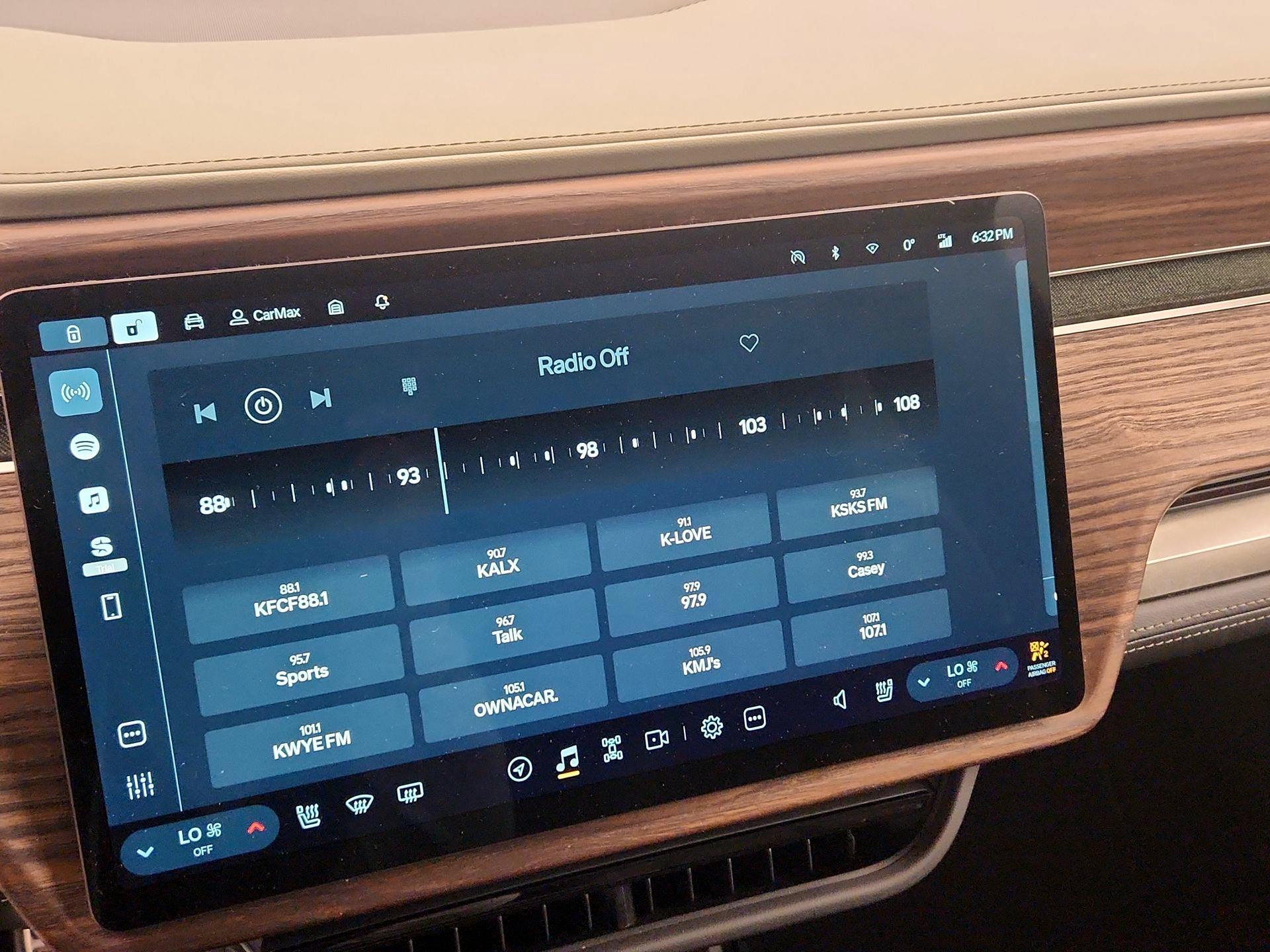 Thumbnail: 2023 Rivian R1S - 15