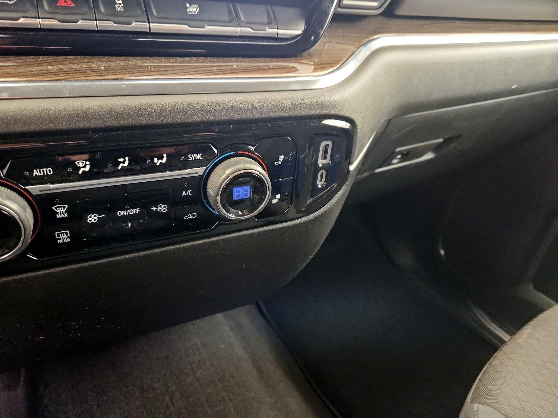 Thumbnail: 2024 Chevrolet Silverado 1500 - 18
