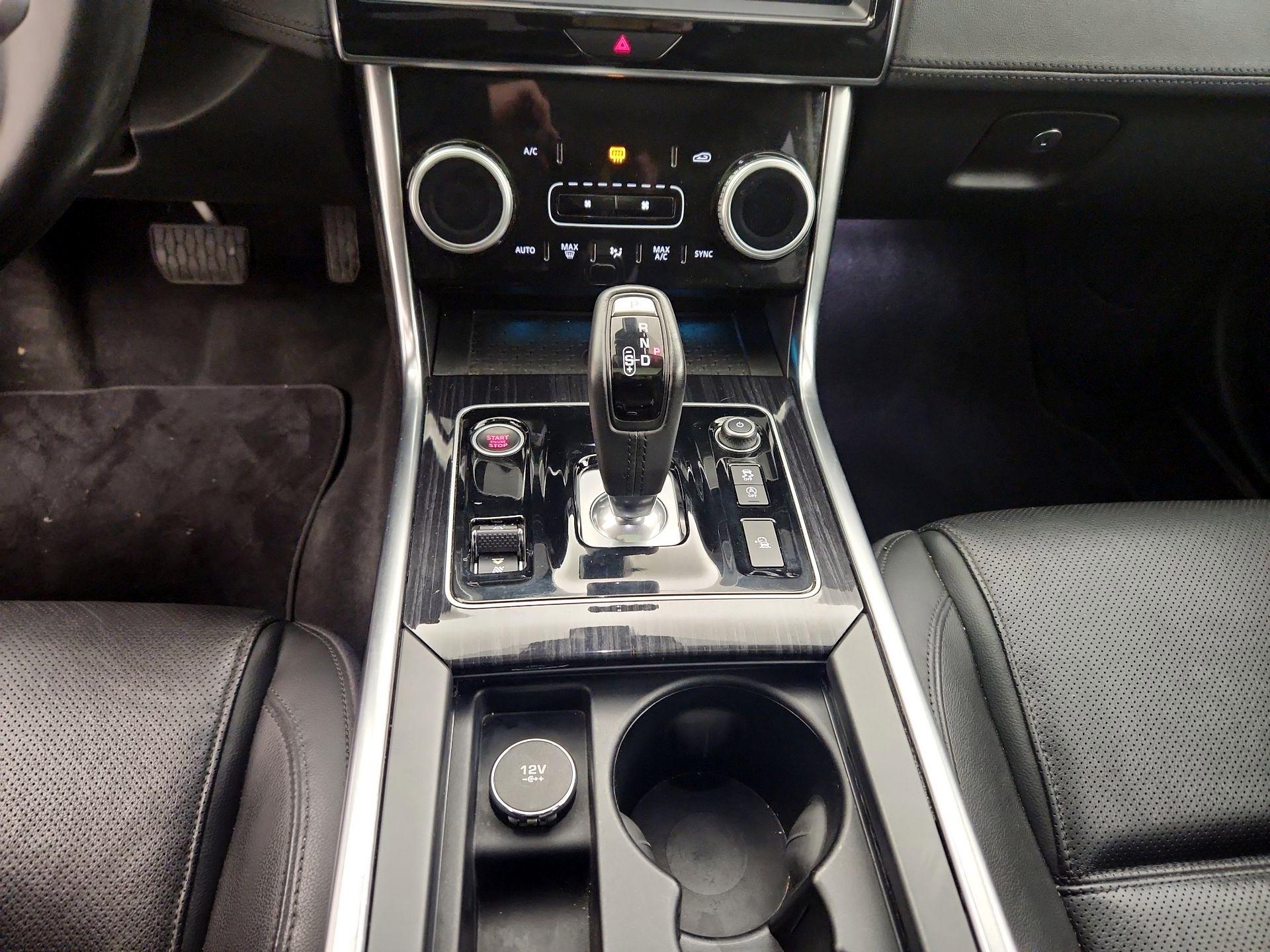 Thumbnail: 2020 Jaguar XE - 18