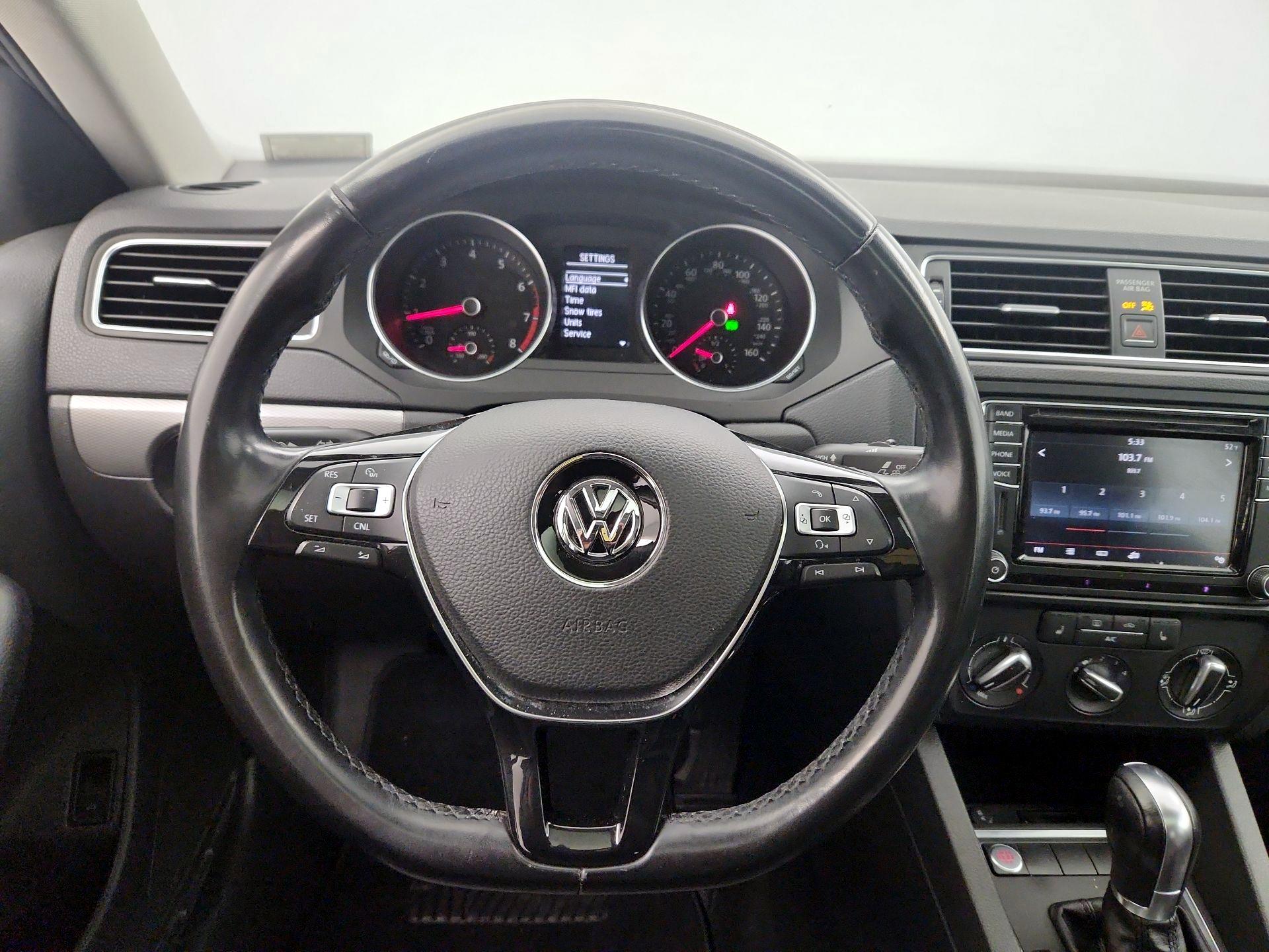 Thumbnail: 2017 Volkswagen Jetta - 10