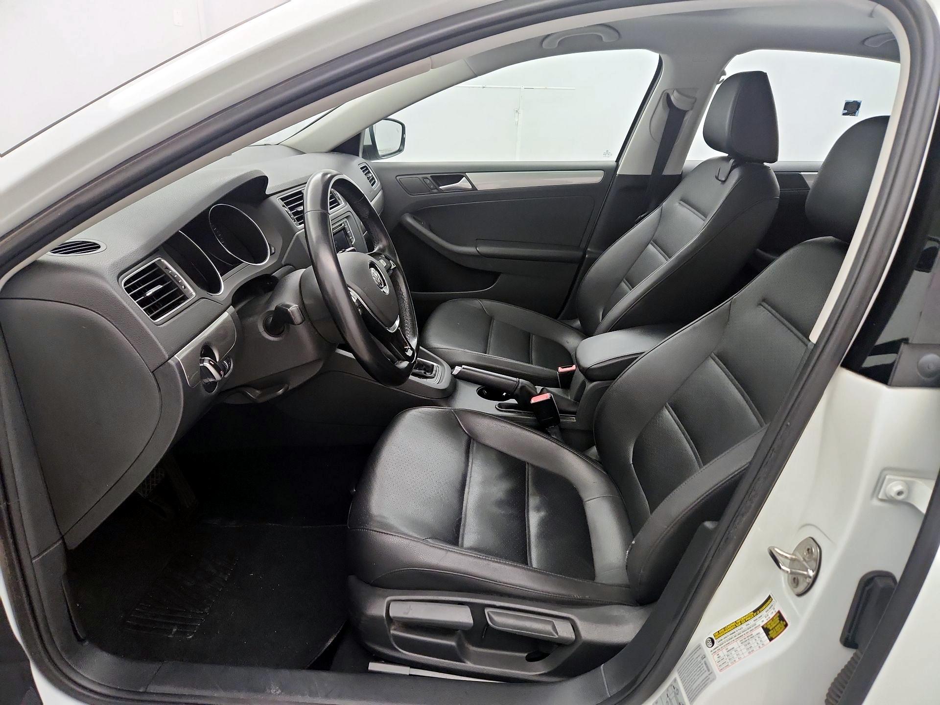 Thumbnail: 2017 Volkswagen Jetta - 11