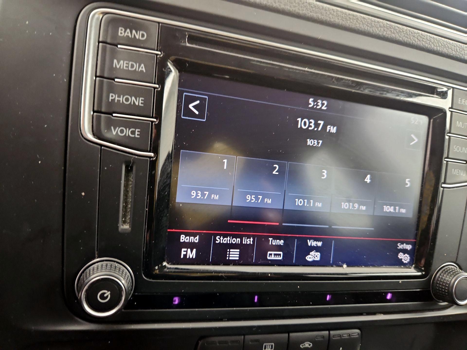 Thumbnail: 2017 Volkswagen Jetta - 15