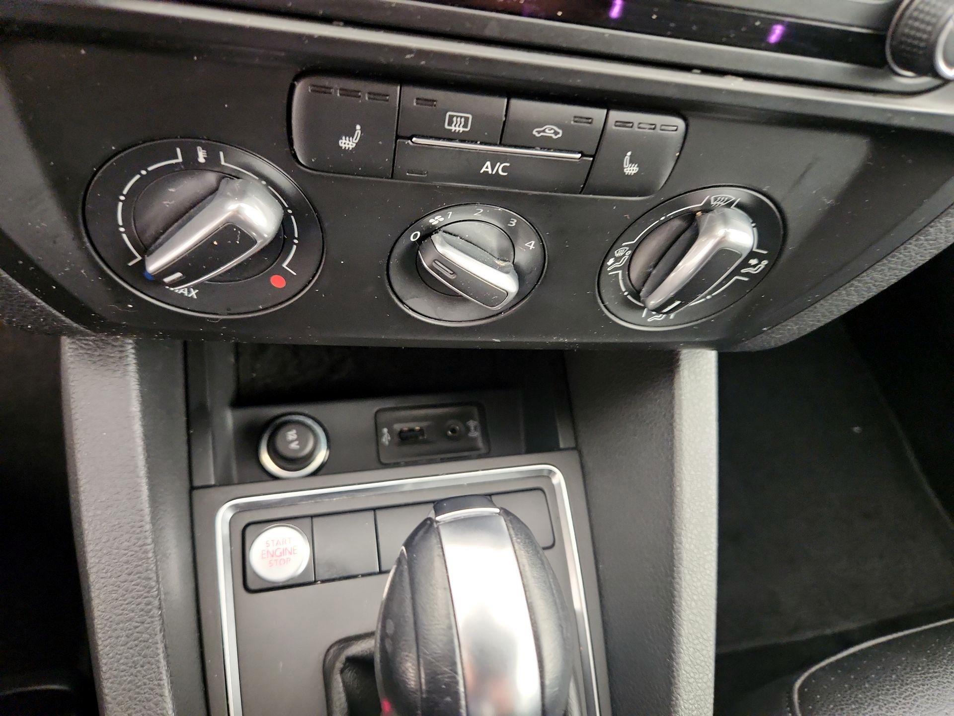 Thumbnail: 2017 Volkswagen Jetta - 18