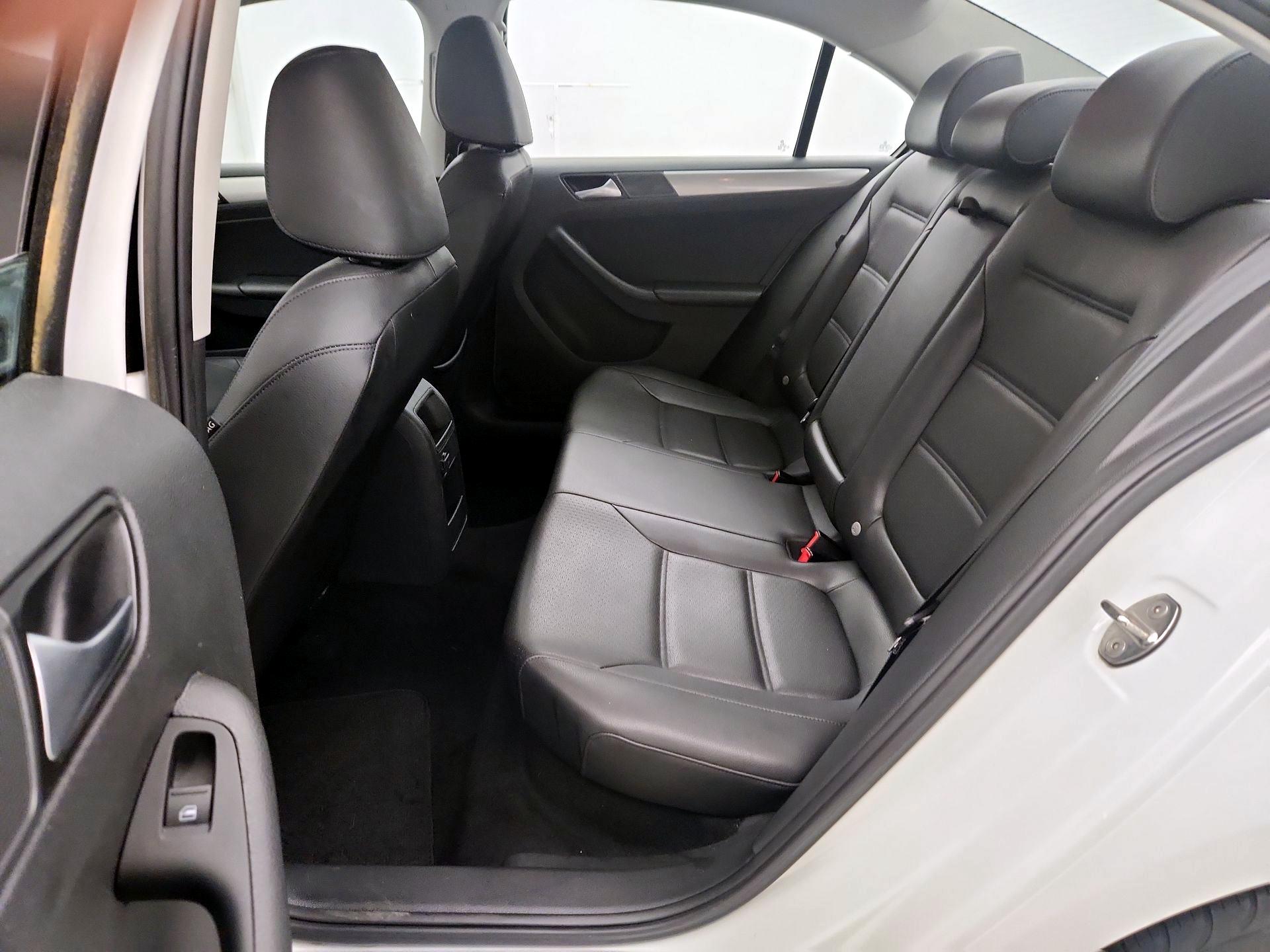 Thumbnail: 2017 Volkswagen Jetta - 20