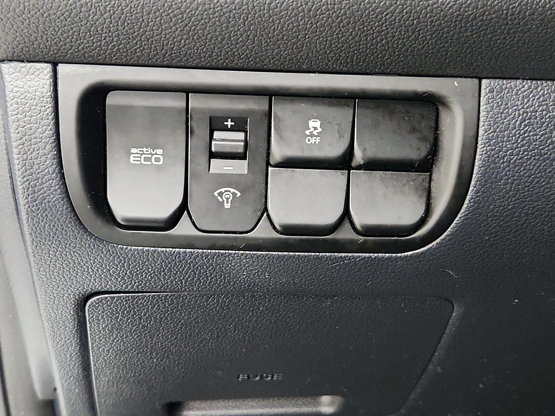 Thumbnail: 2016 Kia Rio - 13