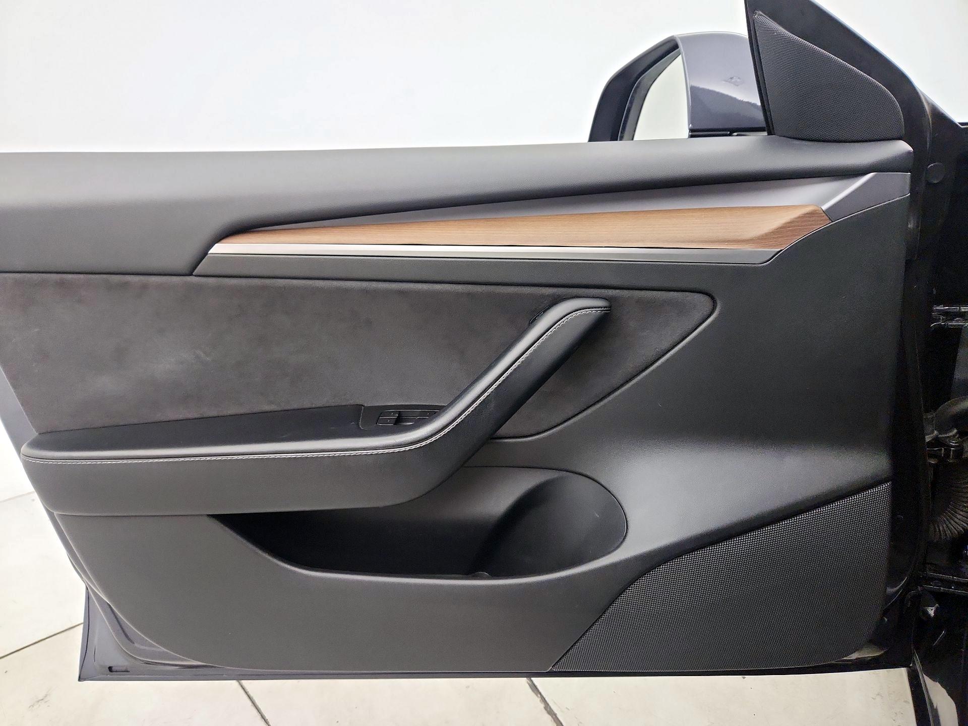 Thumbnail: 2021 Tesla Model 3 - 12