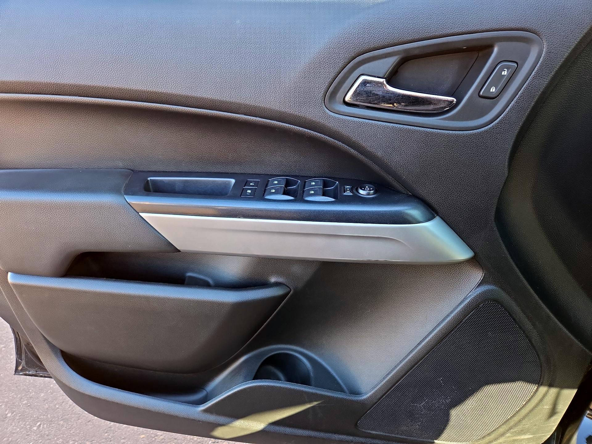 Thumbnail: 2021 Chevrolet Colorado - 10