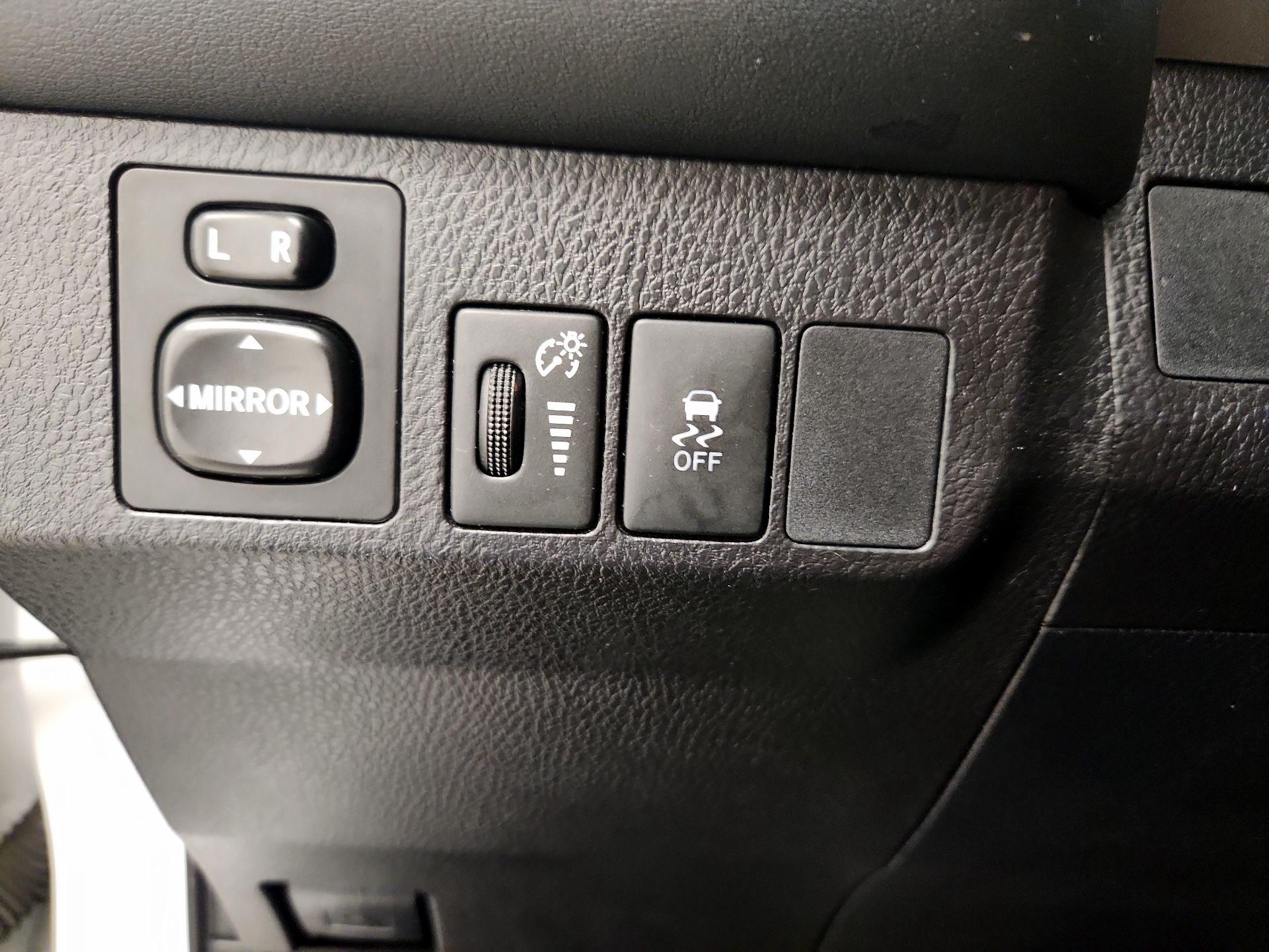 Thumbnail: 2015 Toyota RAV4 - 13