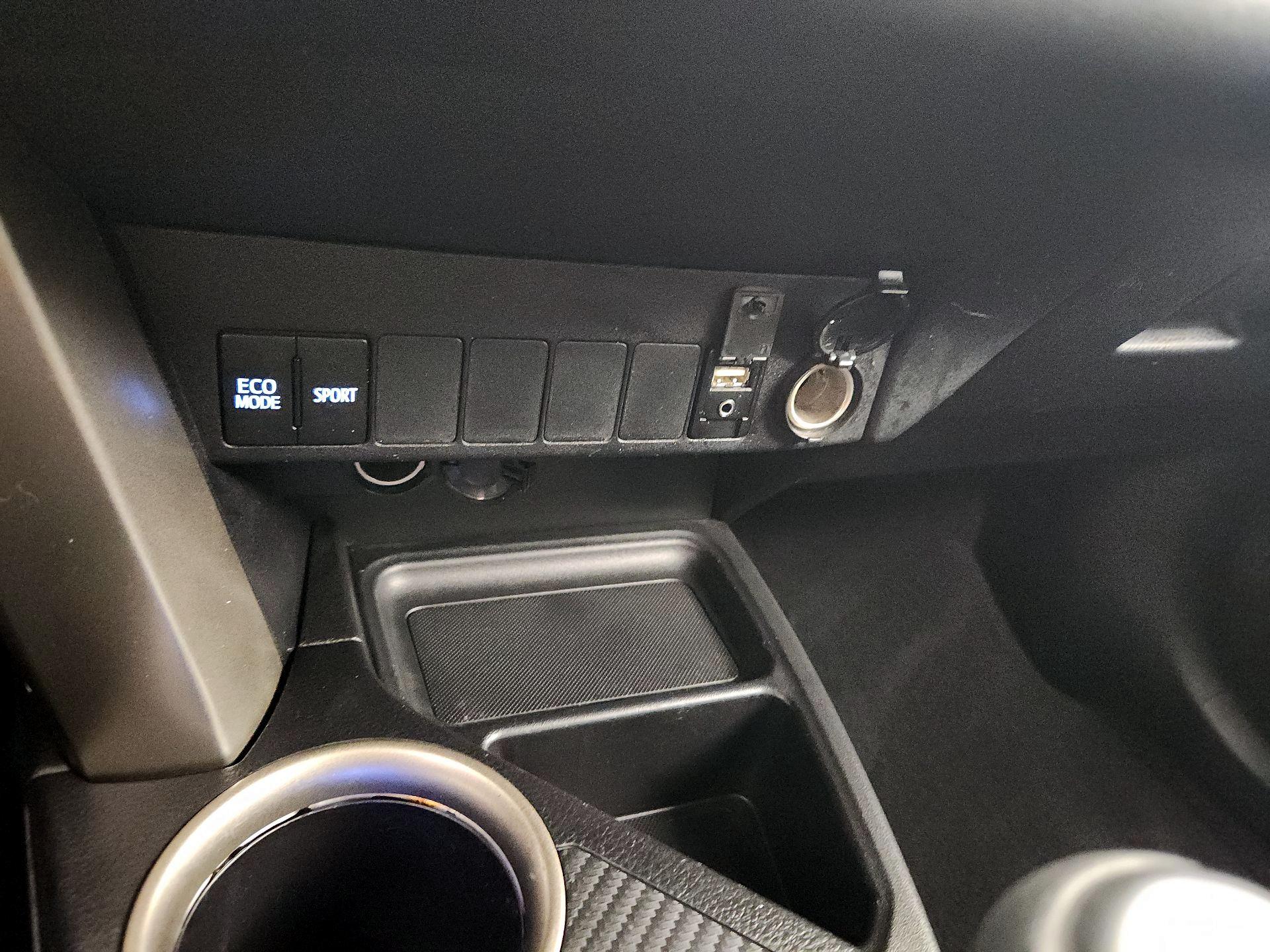 Thumbnail: 2015 Toyota RAV4 - 18