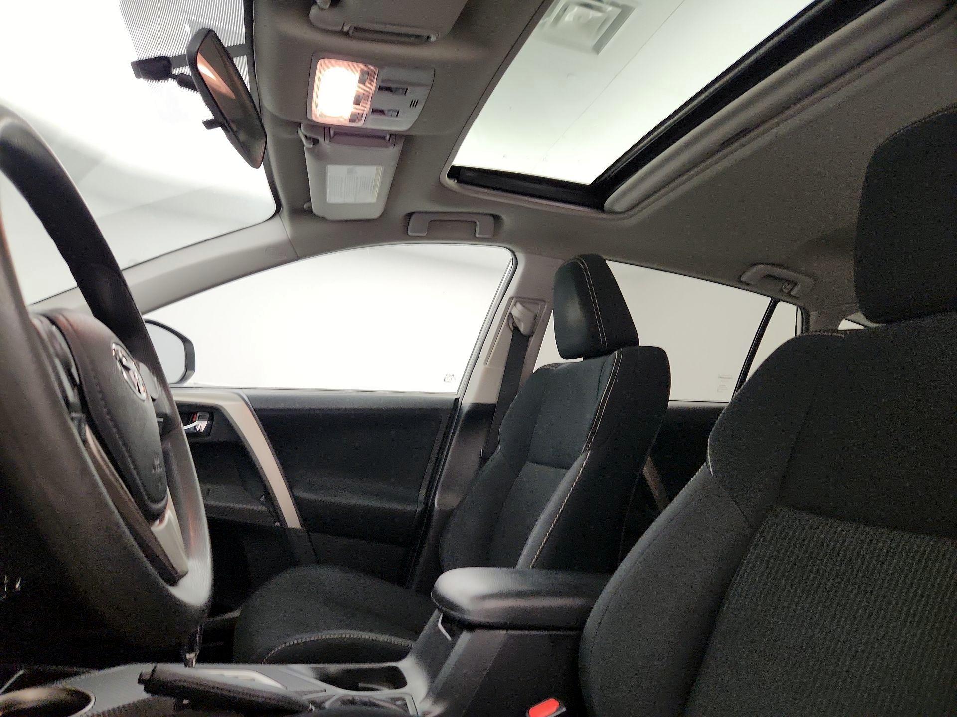 Thumbnail: 2015 Toyota RAV4 - 19