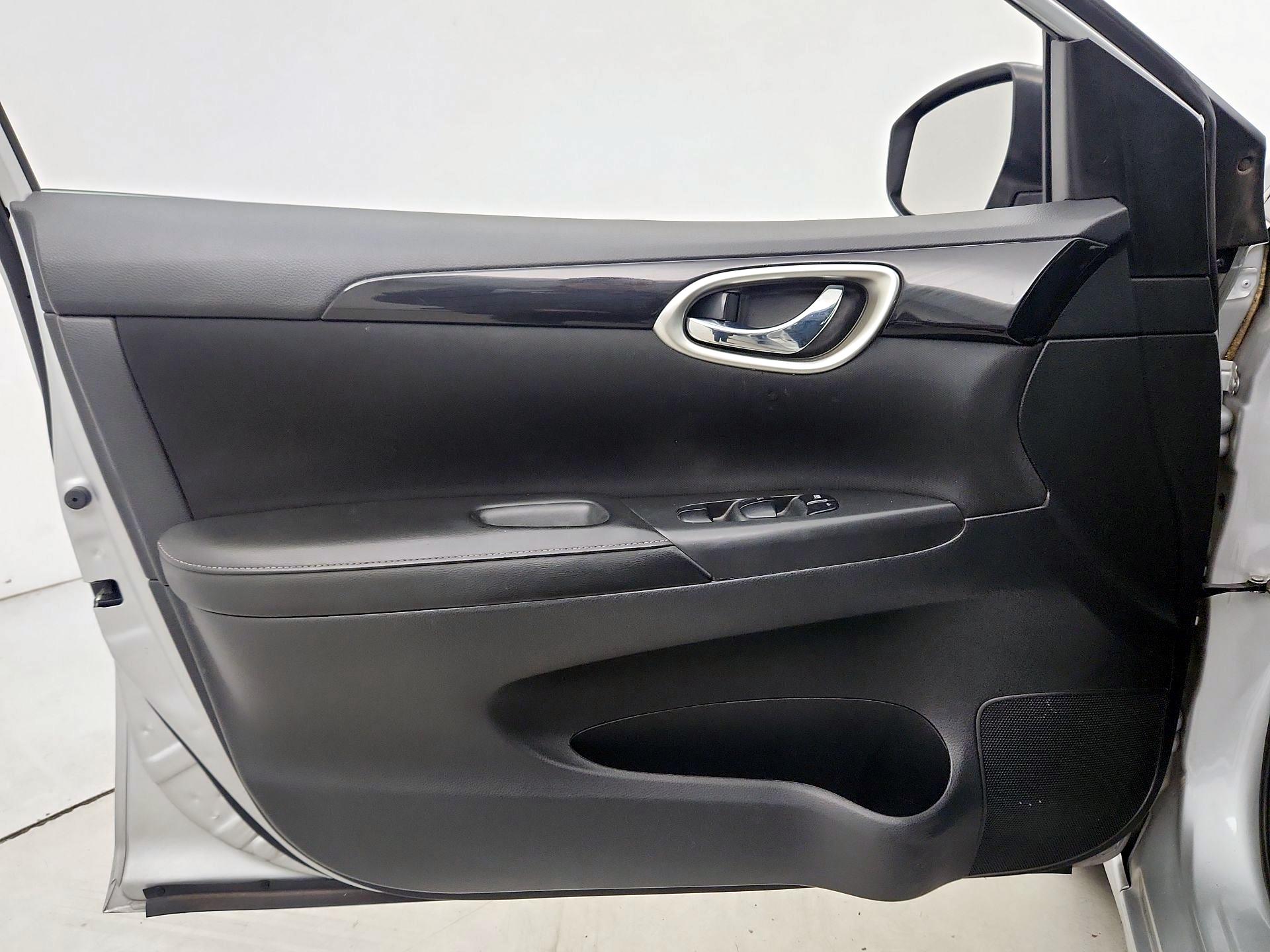 Thumbnail: 2019 Nissan Sentra - 12