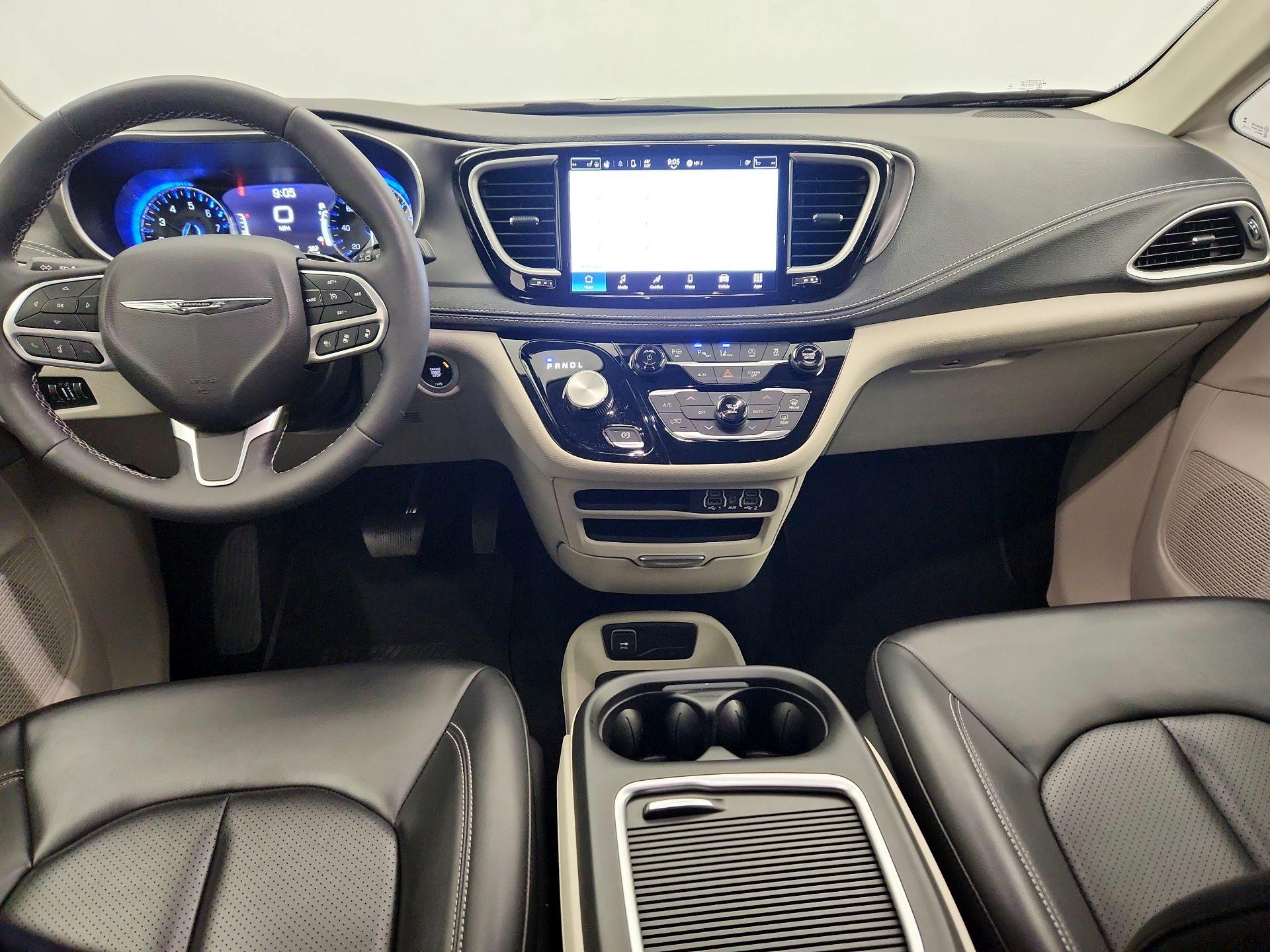 Thumbnail: 2023 Chrysler Pacifica - 9