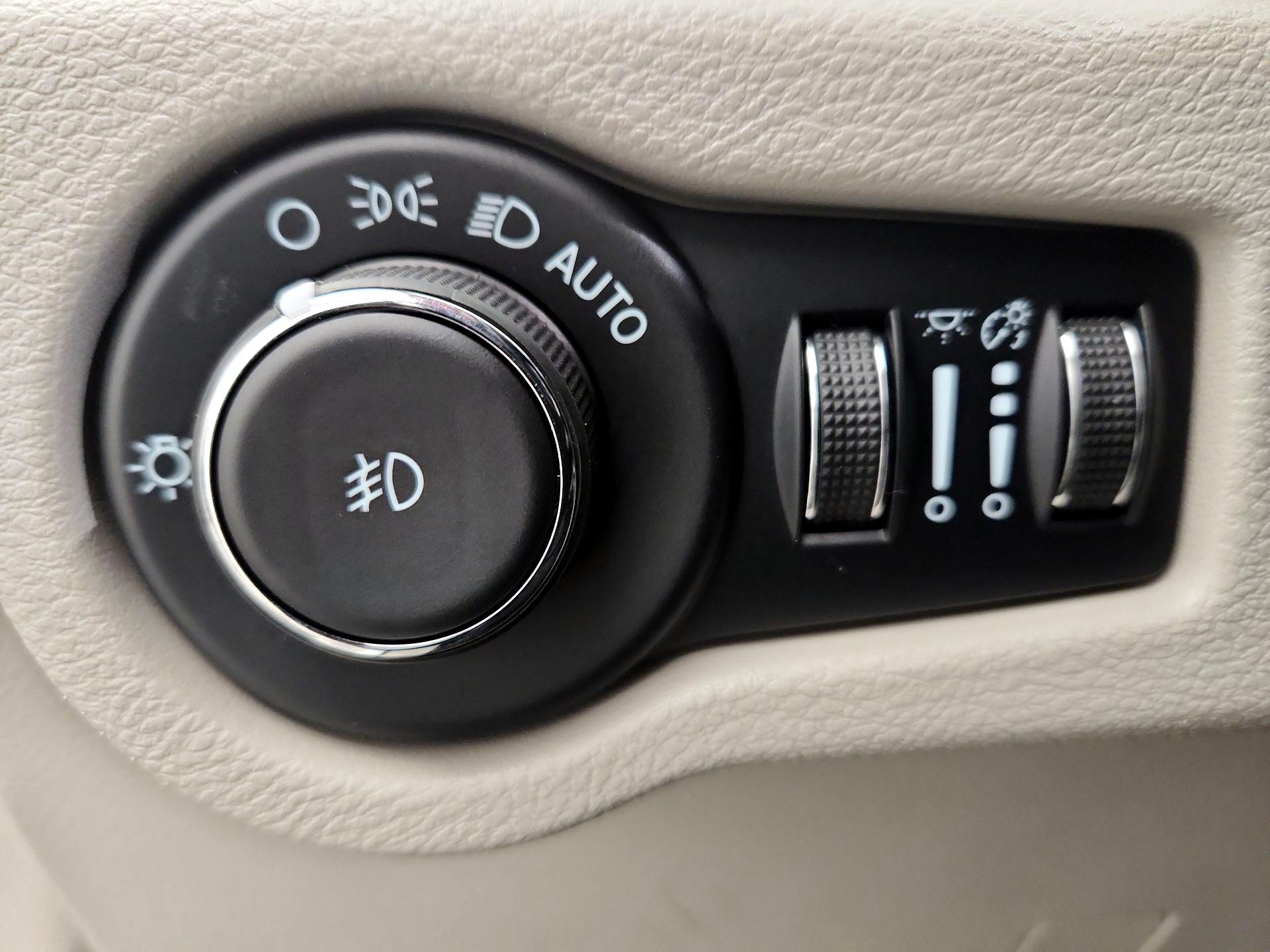 Thumbnail: 2023 Chrysler Pacifica - 13