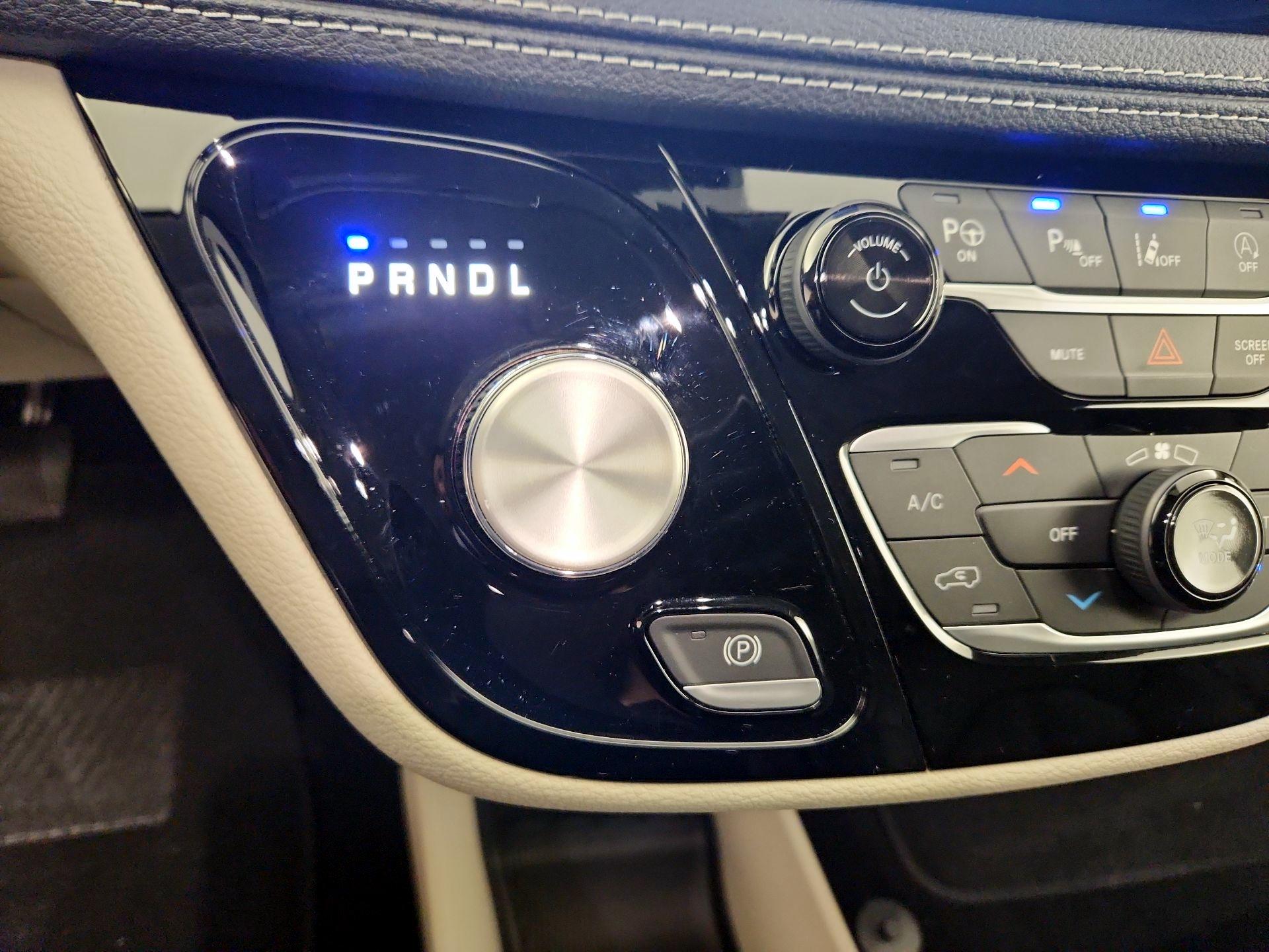 Thumbnail: 2023 Chrysler Pacifica - 17