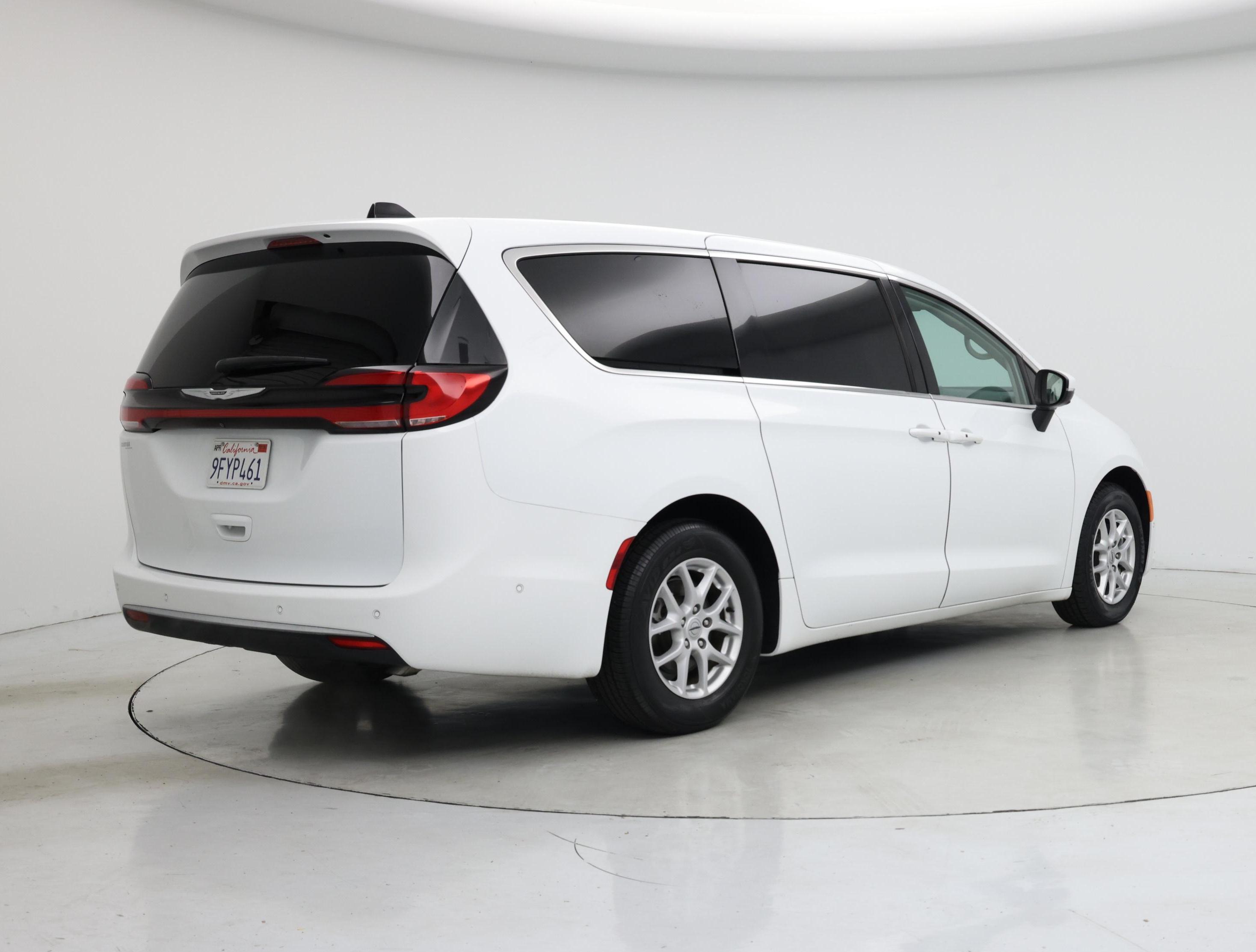 Thumbnail: 2023 Chrysler Pacifica - 8