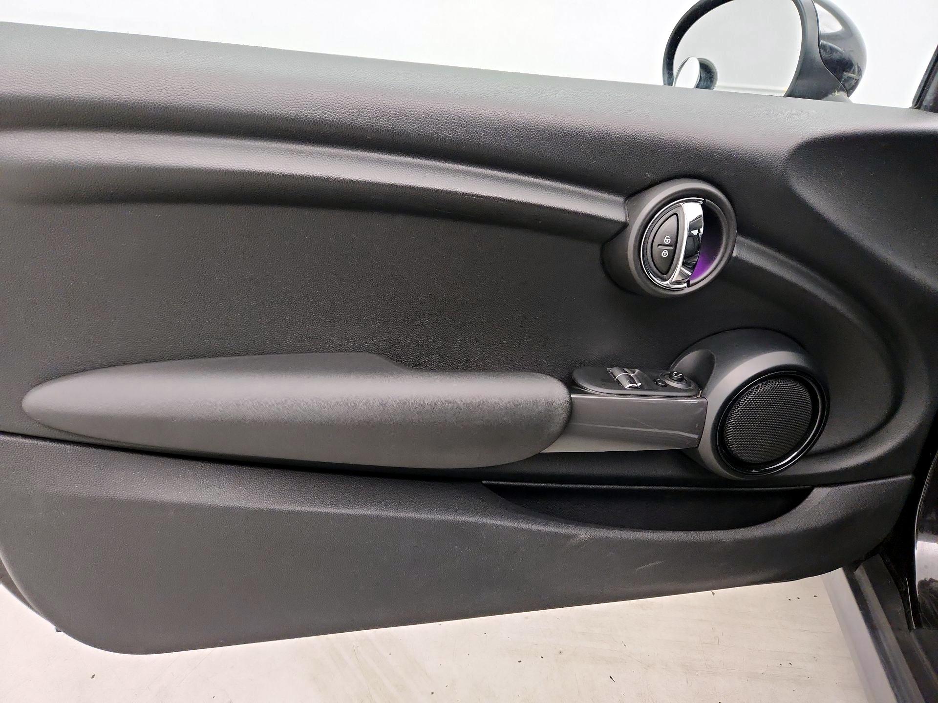 Thumbnail: 2015 MINI Cooper Hardtop - 12