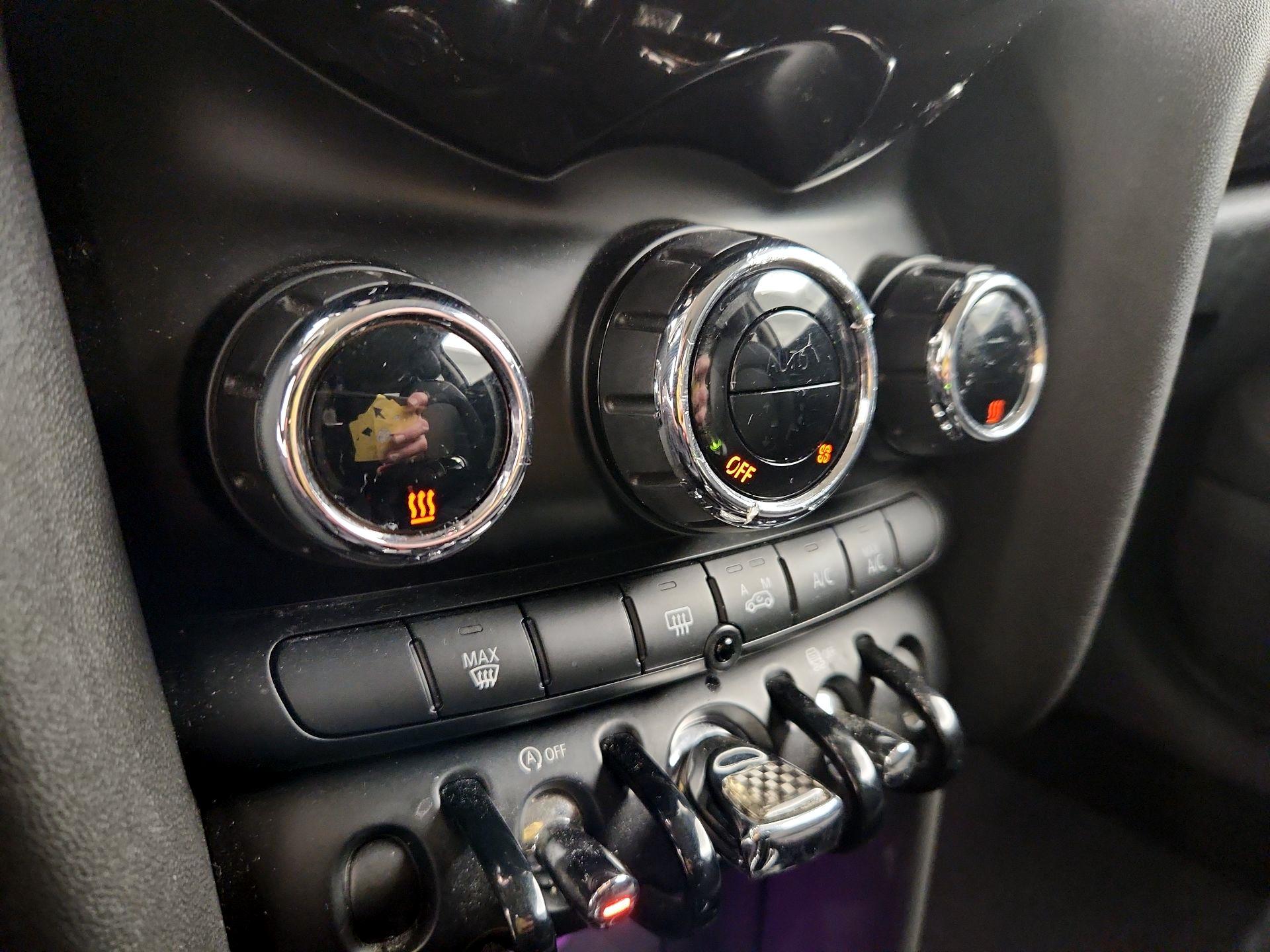 Thumbnail: 2015 MINI Cooper Hardtop - 15