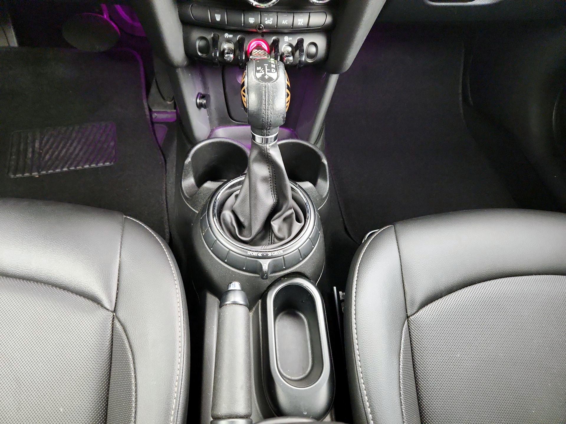 Thumbnail: 2015 MINI Cooper Hardtop - 16