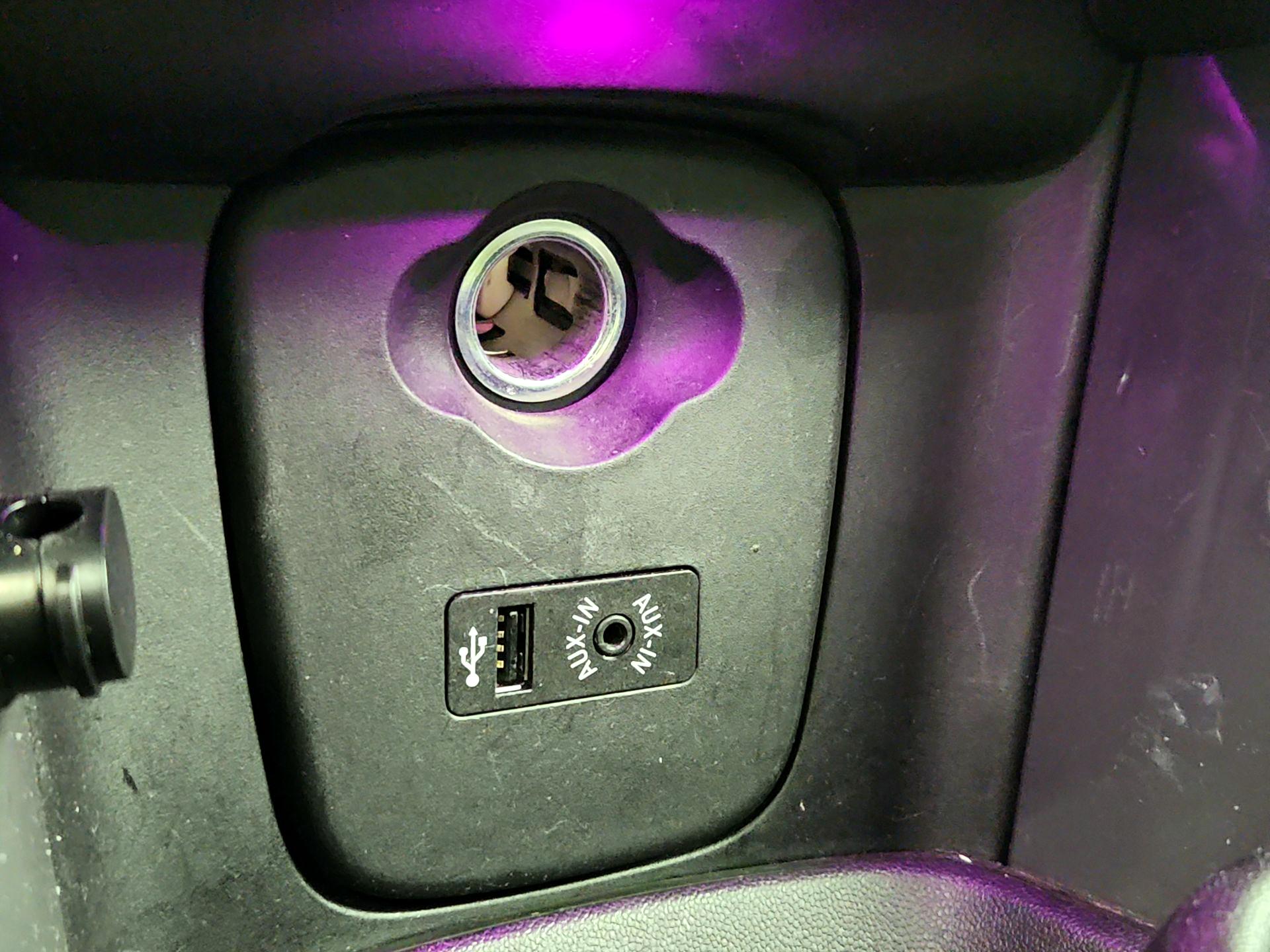 Thumbnail: 2015 MINI Cooper Hardtop - 17