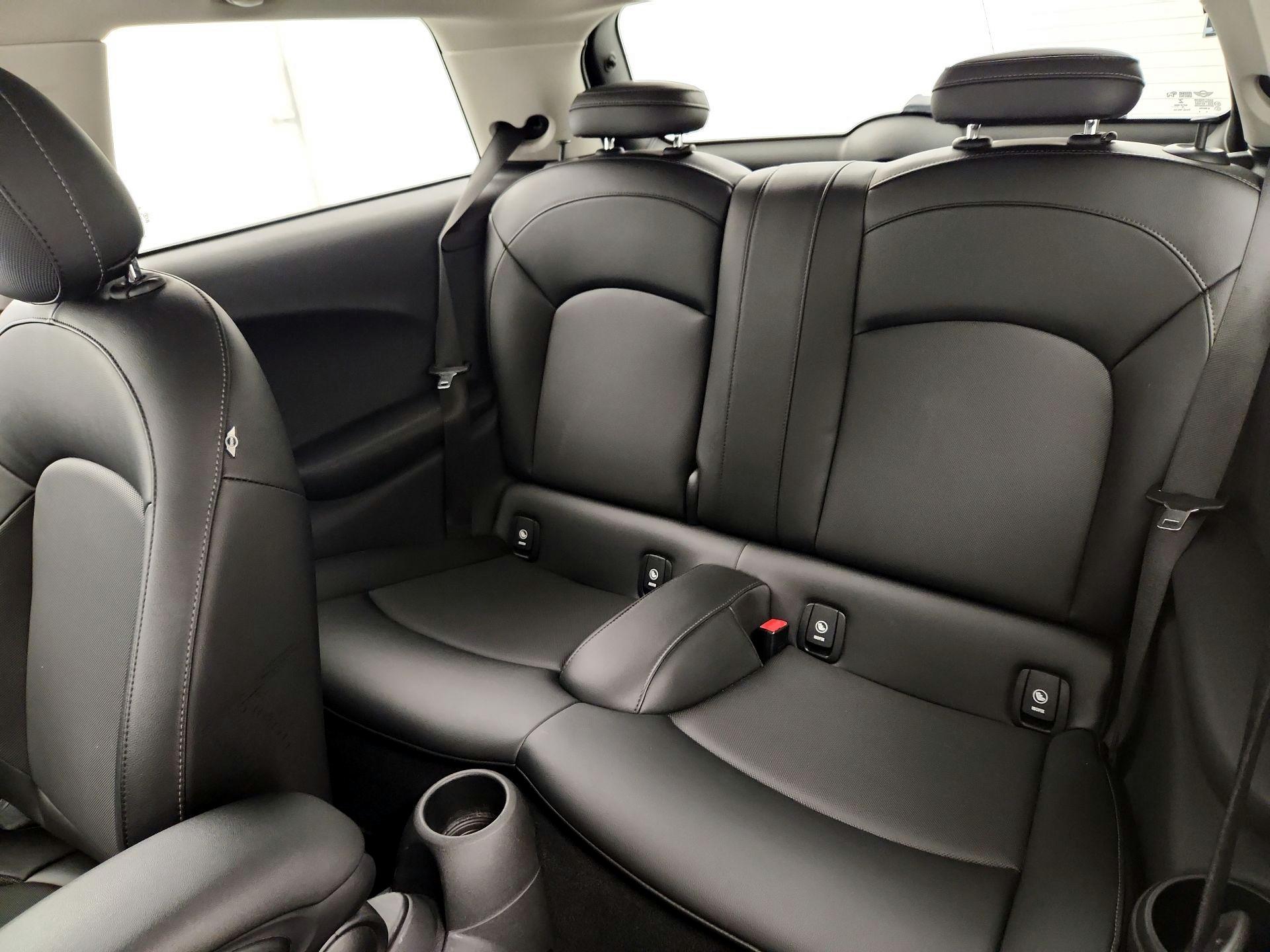 Thumbnail: 2015 MINI Cooper Hardtop - 18