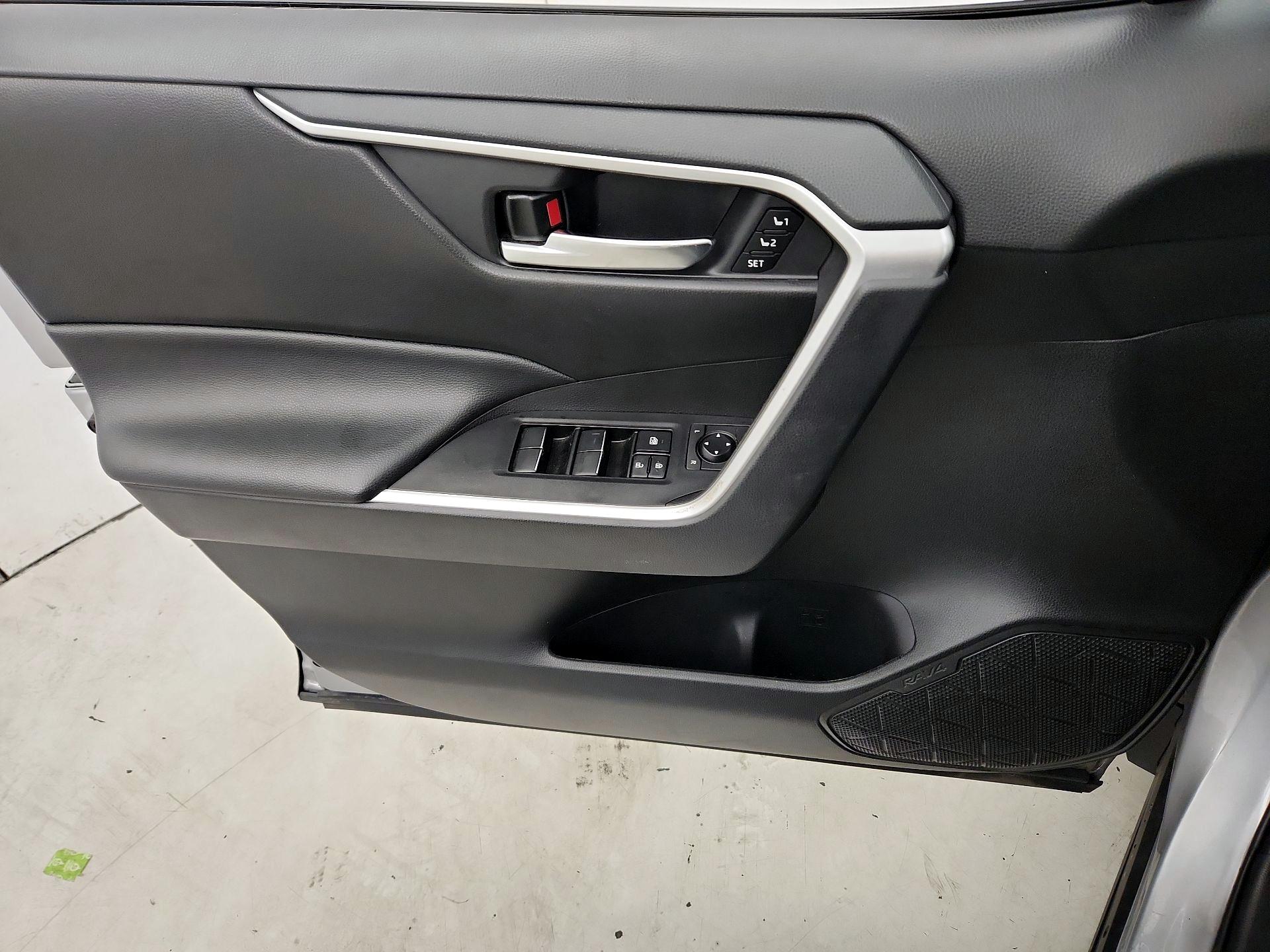 Thumbnail: 2021 Toyota RAV4 - 12