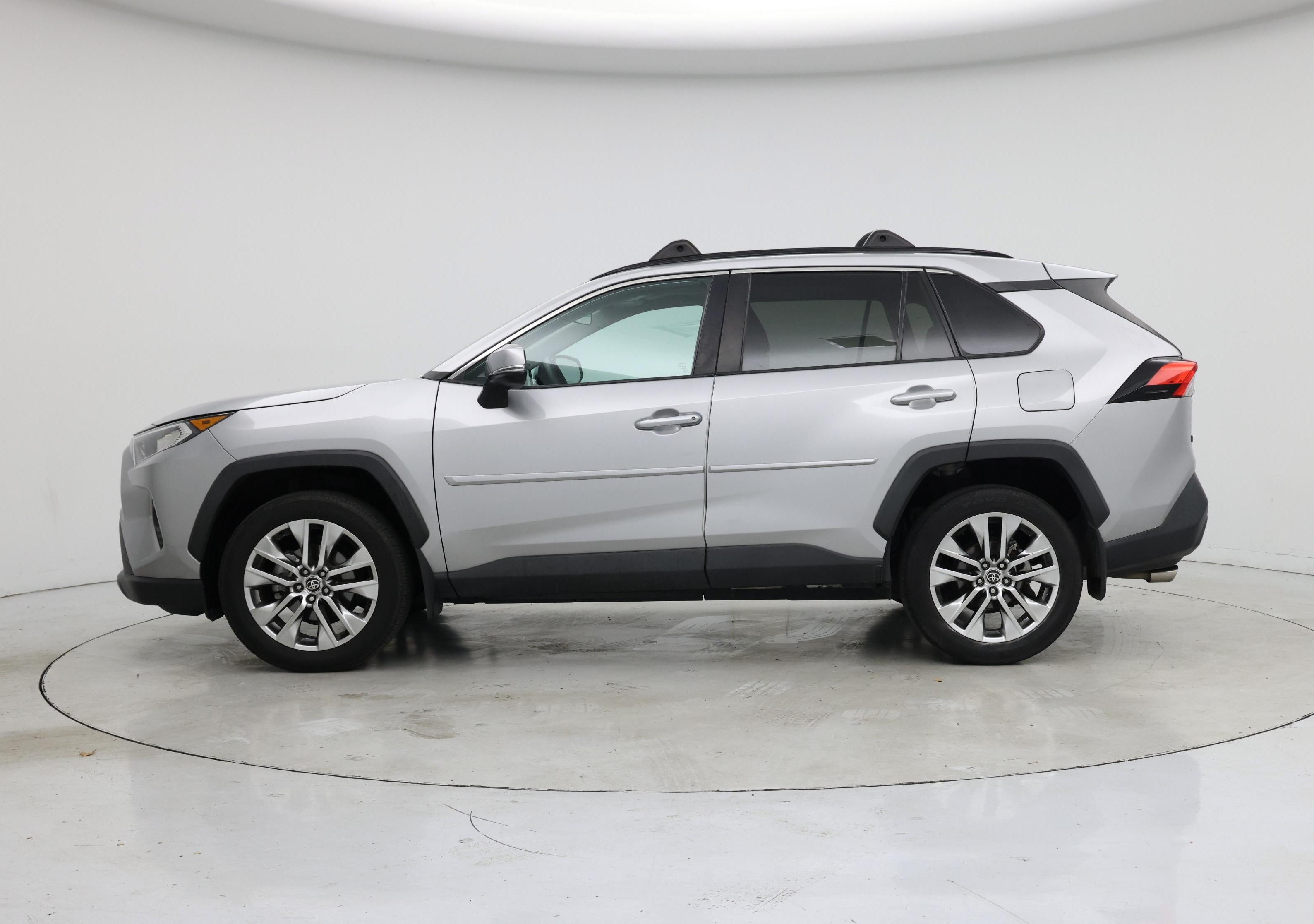 Thumbnail: 2021 Toyota RAV4 - 3