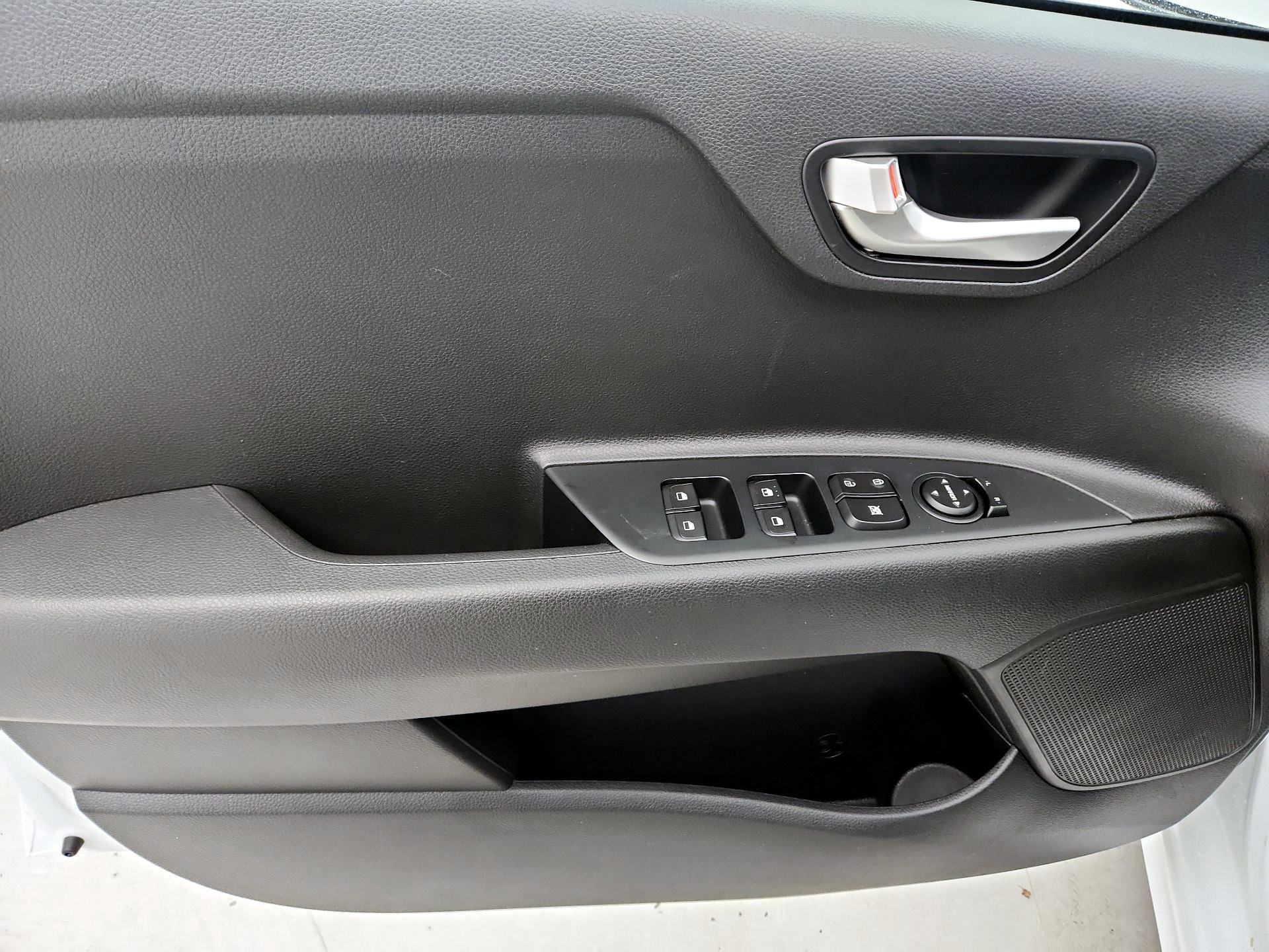 Thumbnail: 2020 Kia Rio - 12