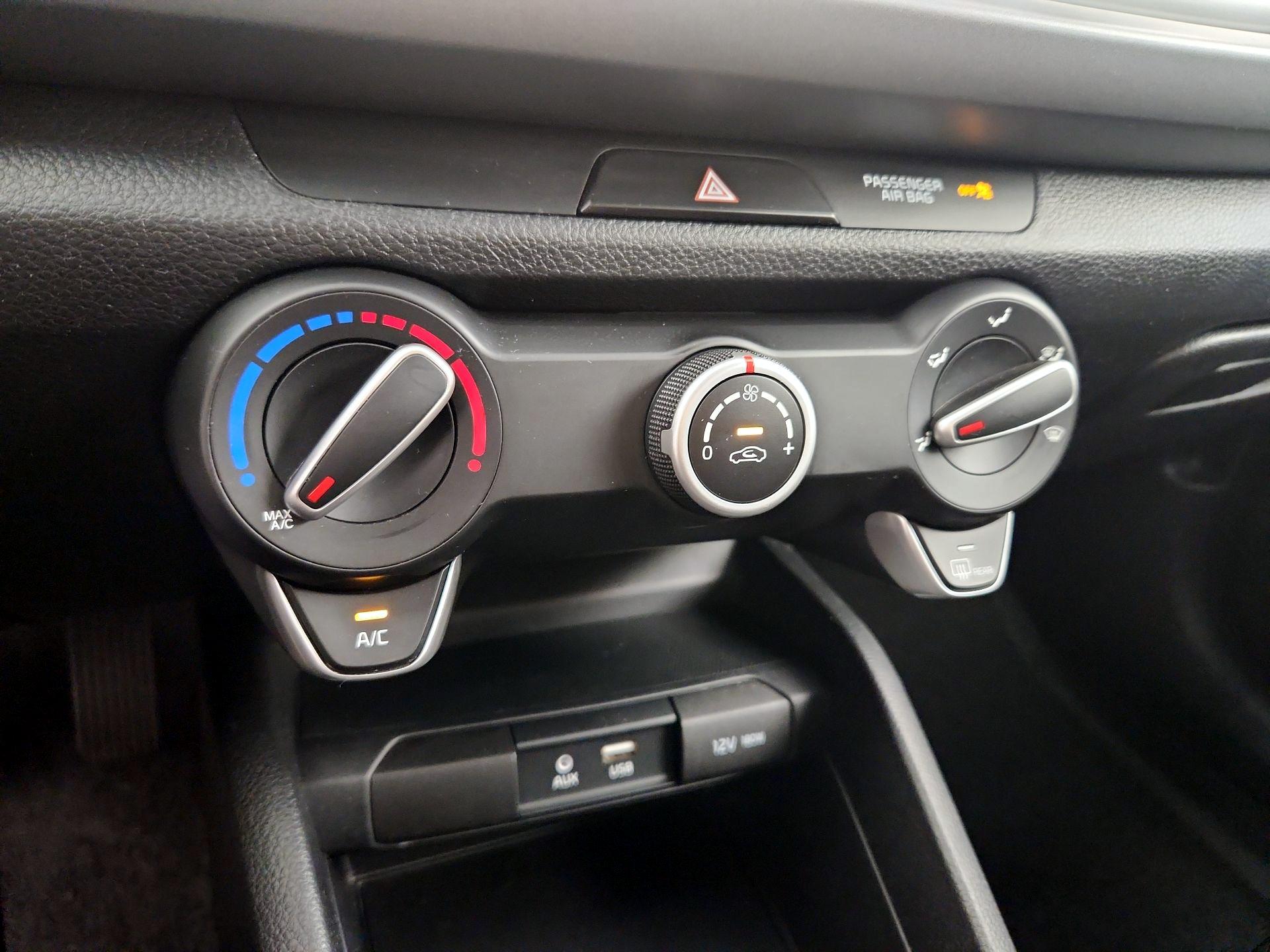 Thumbnail: 2020 Kia Rio - 16