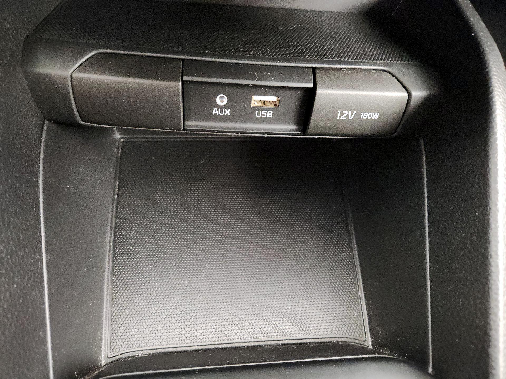 Thumbnail: 2020 Kia Rio - 18