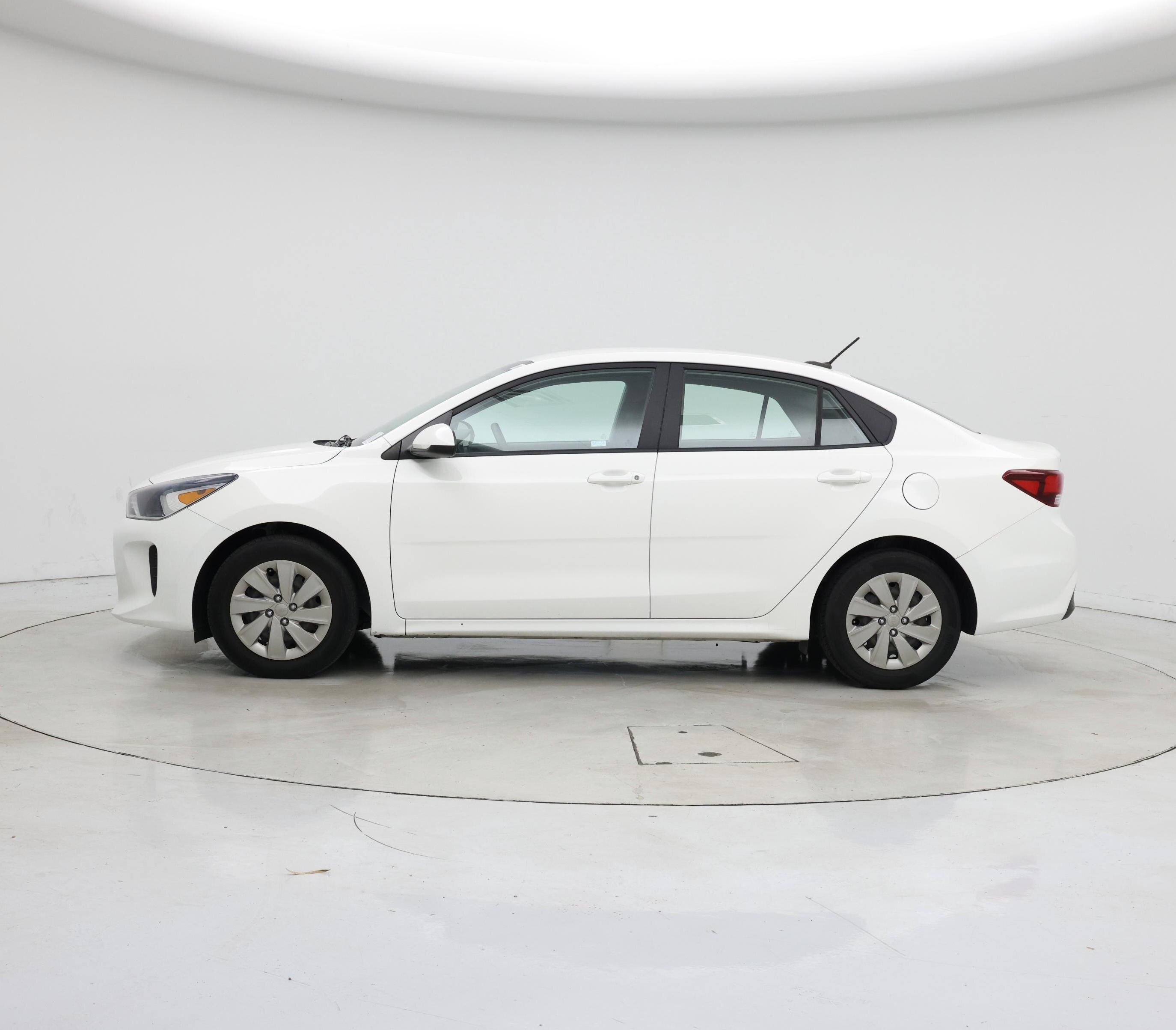 Thumbnail: 2020 Kia Rio - 3