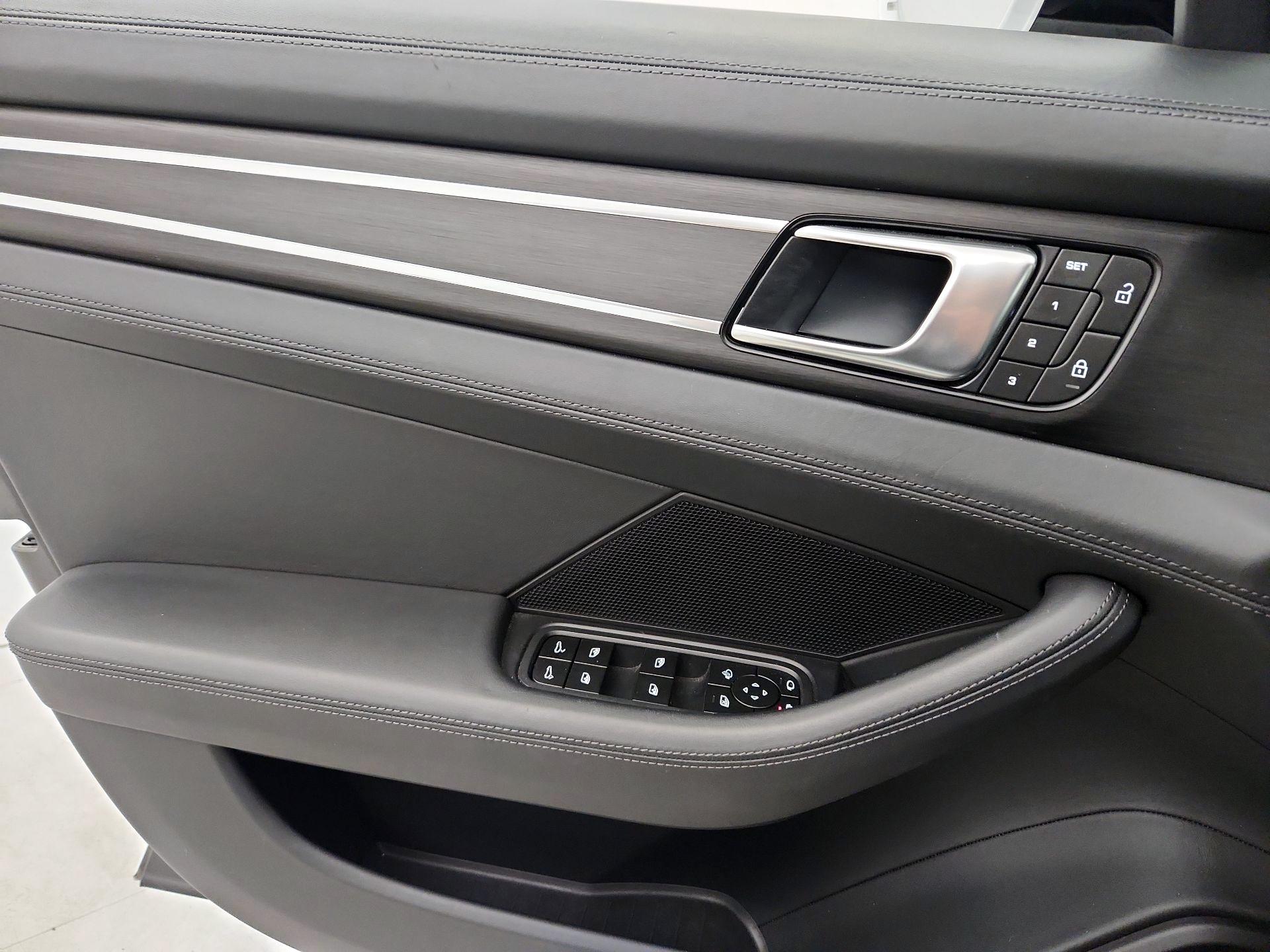 Thumbnail: 2023 Porsche Panamera - 12