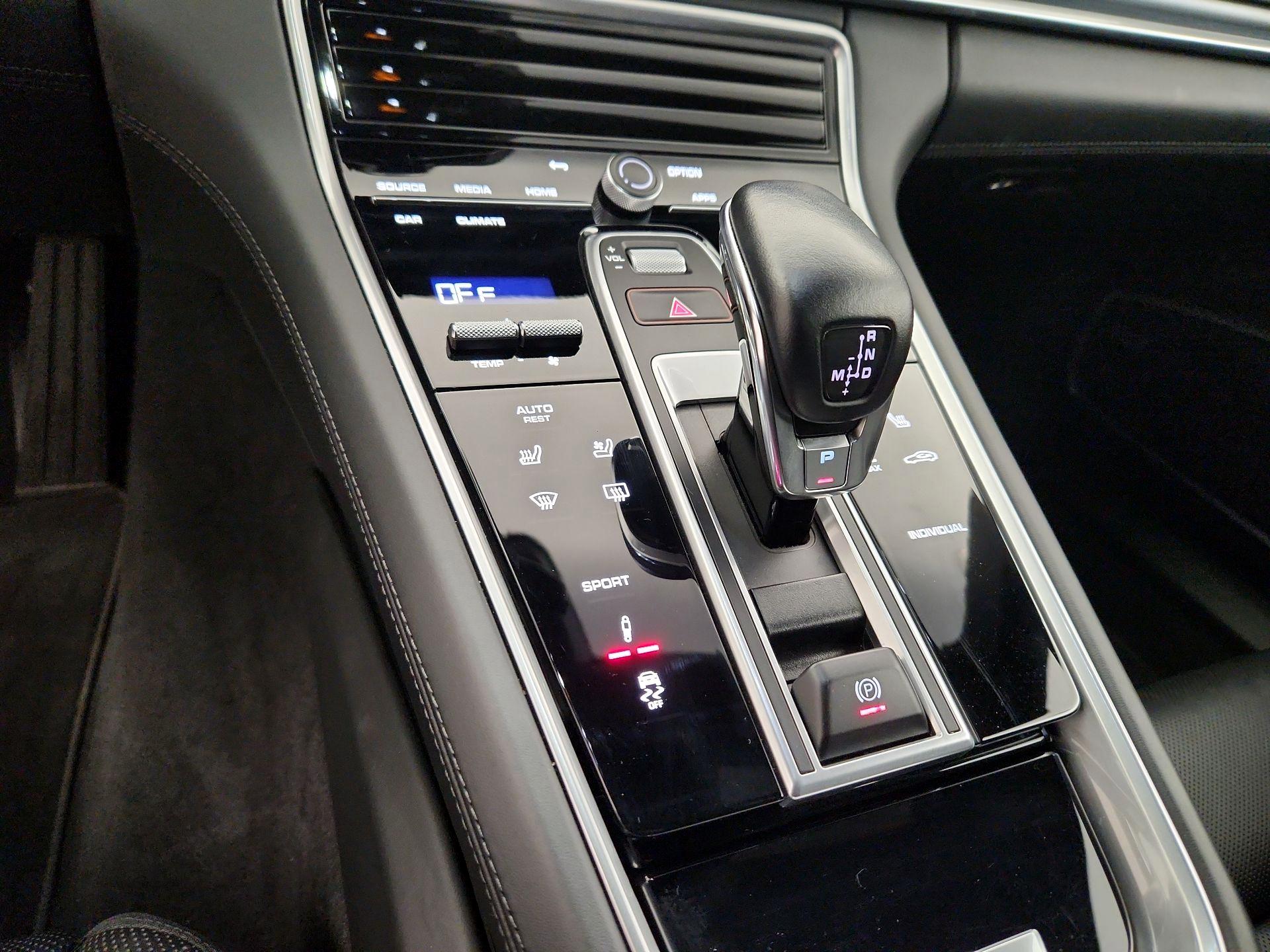 Thumbnail: 2023 Porsche Panamera - 16