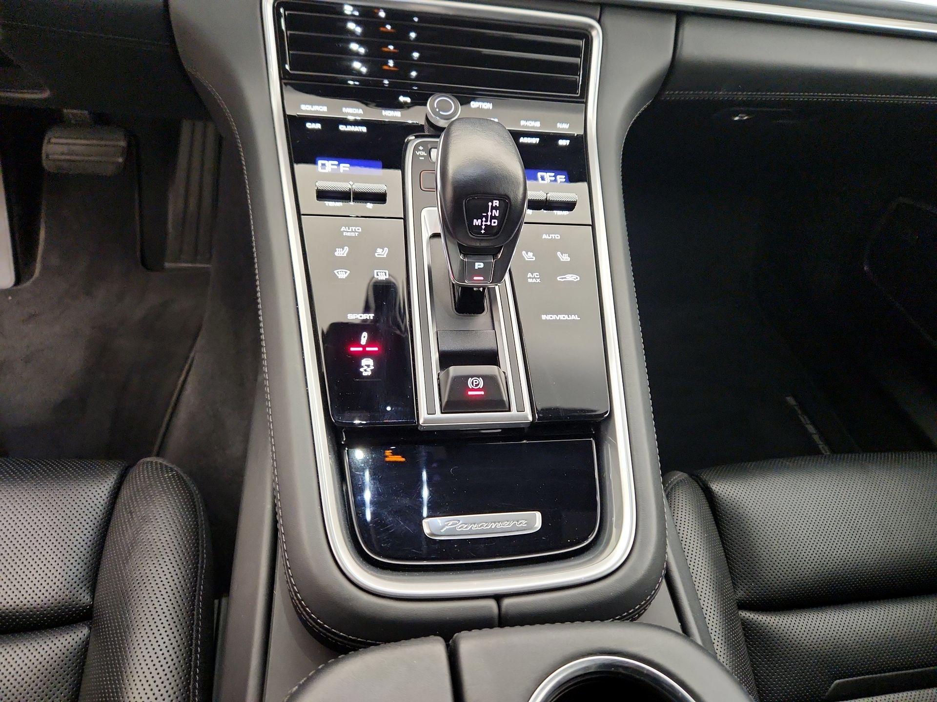 Thumbnail: 2023 Porsche Panamera - 17