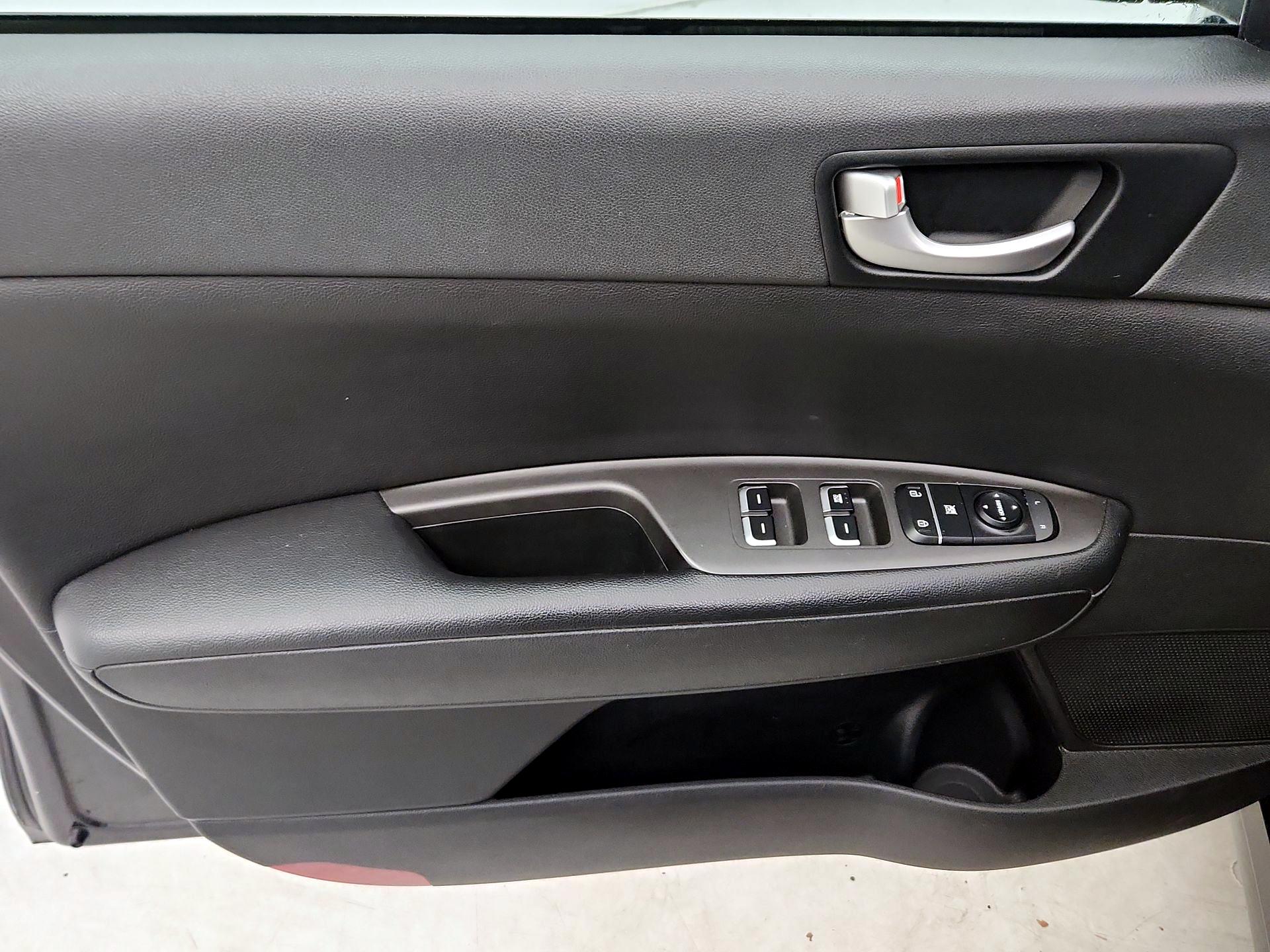 Thumbnail: 2016 Kia Optima - 12