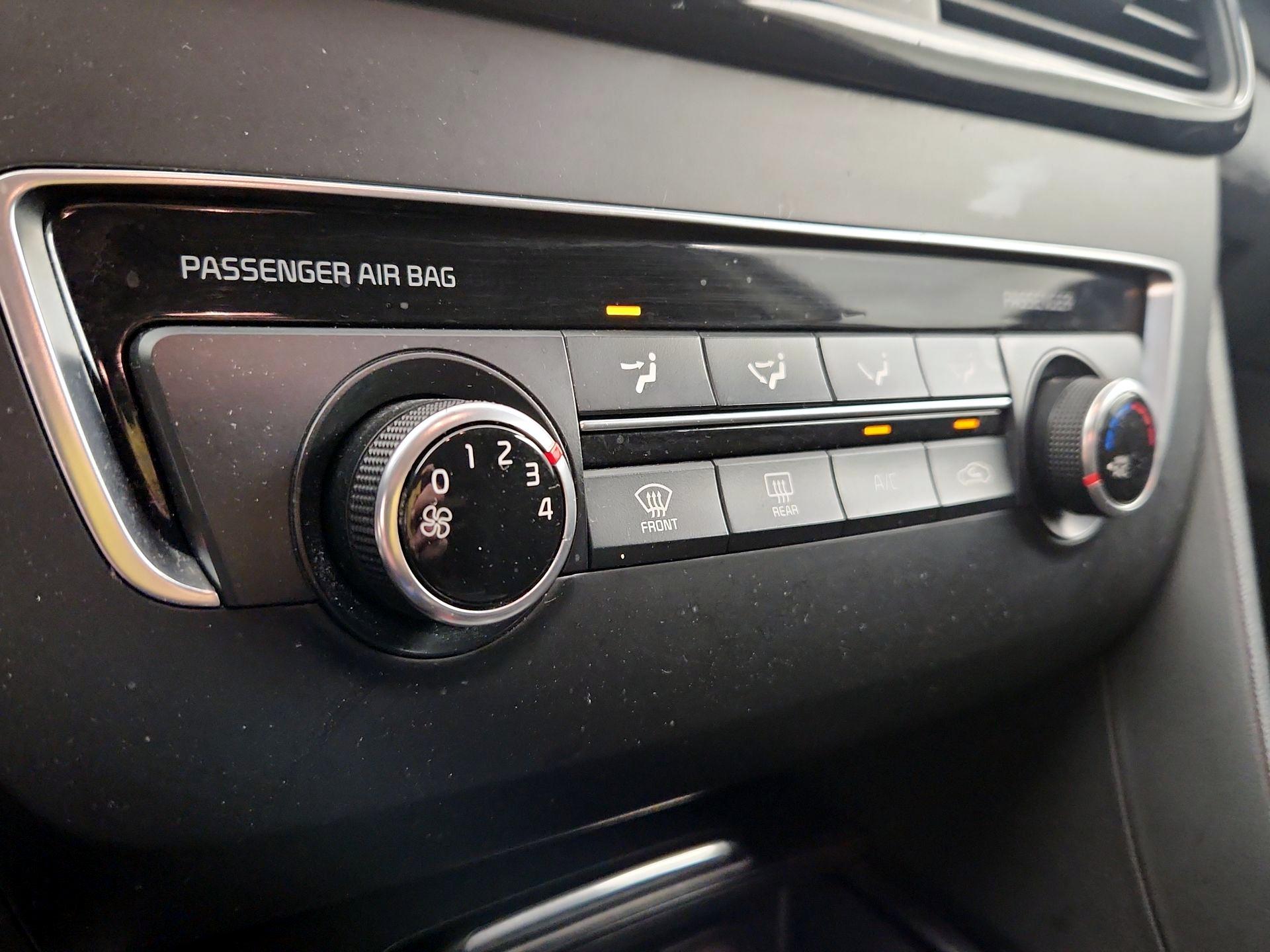 Thumbnail: 2016 Kia Optima - 16