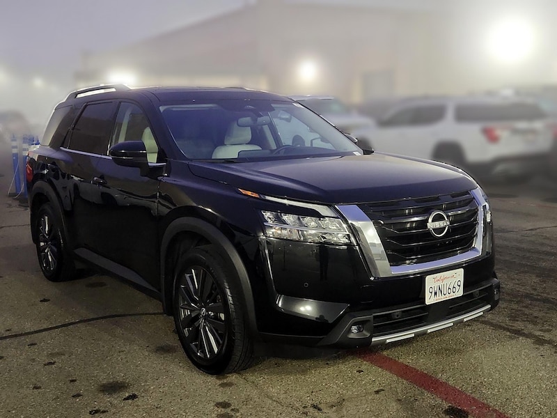 2022 Nissan Pathfinder SL
