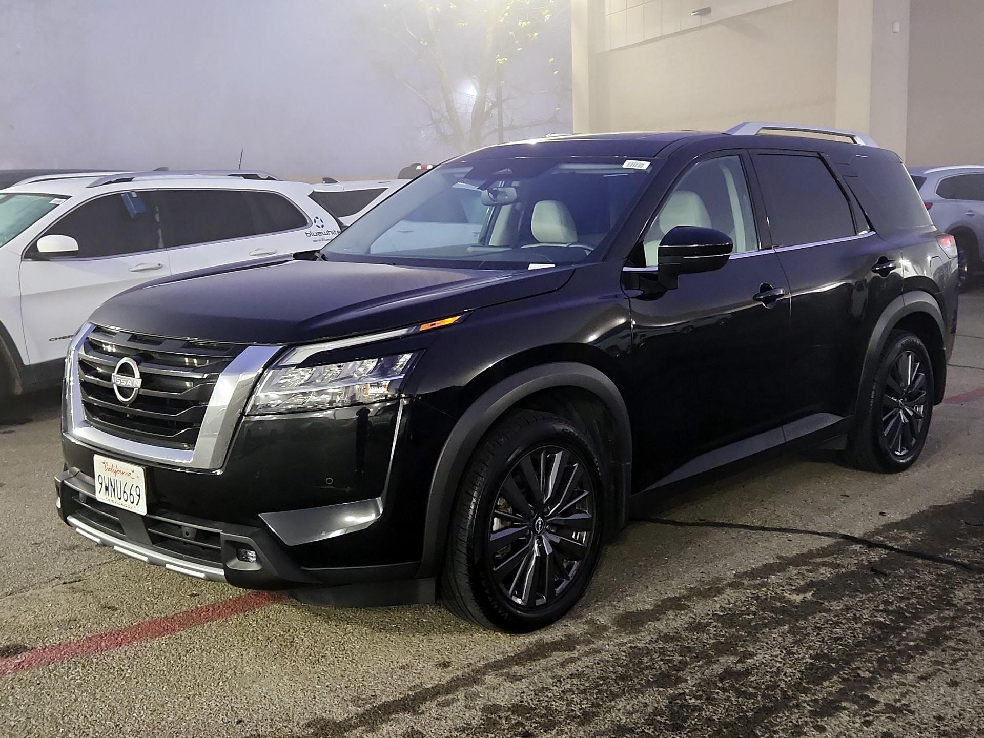 Thumbnail: 2022 Nissan Pathfinder - 3