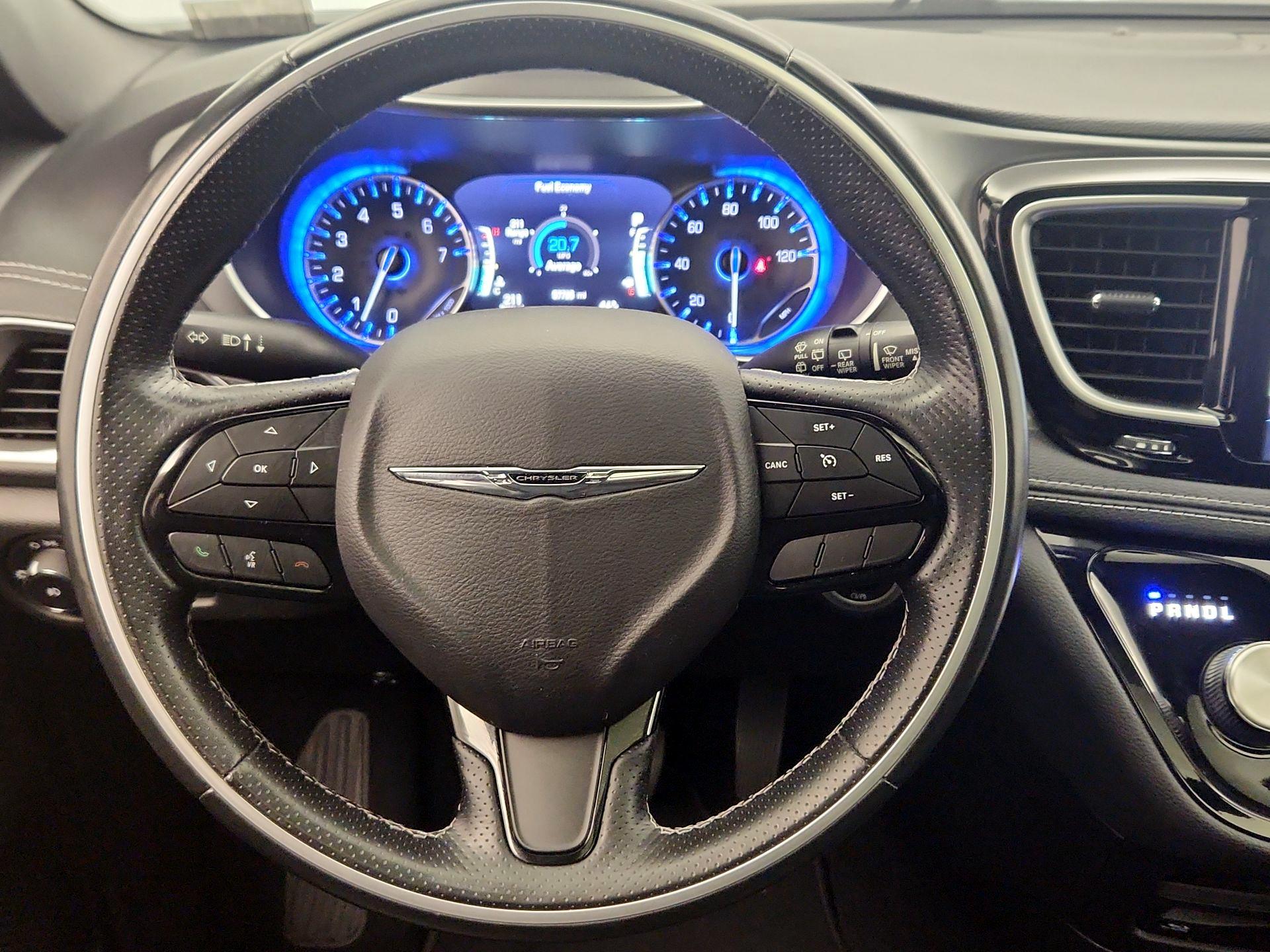 Thumbnail: 2019 Chrysler Pacifica - 10