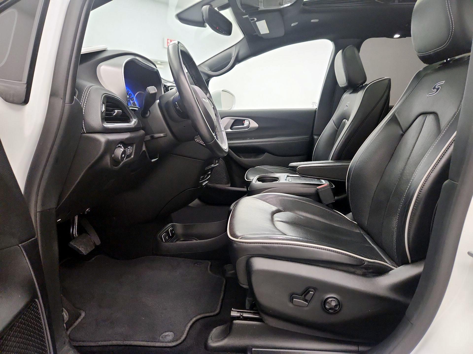 Thumbnail: 2019 Chrysler Pacifica - 11