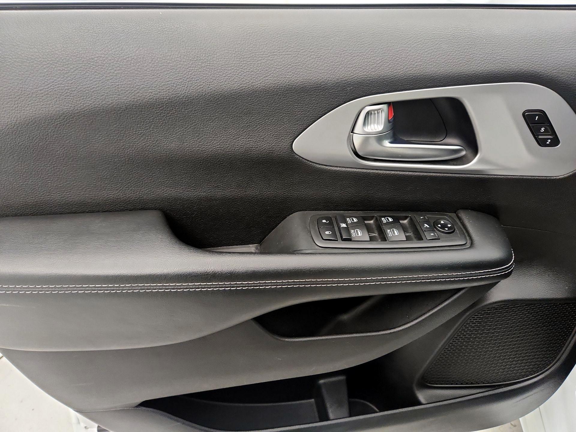 Thumbnail: 2019 Chrysler Pacifica - 12