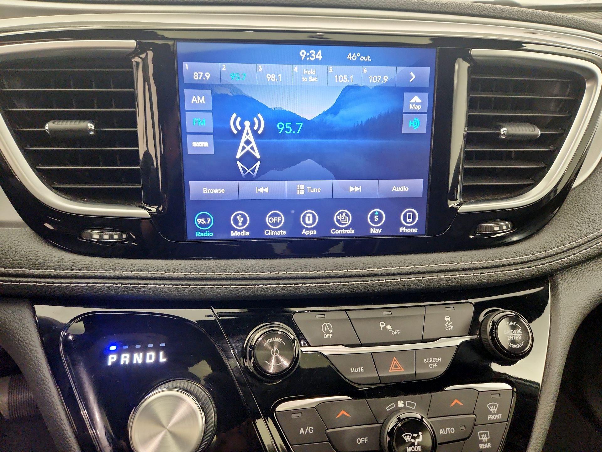 Thumbnail: 2019 Chrysler Pacifica - 16